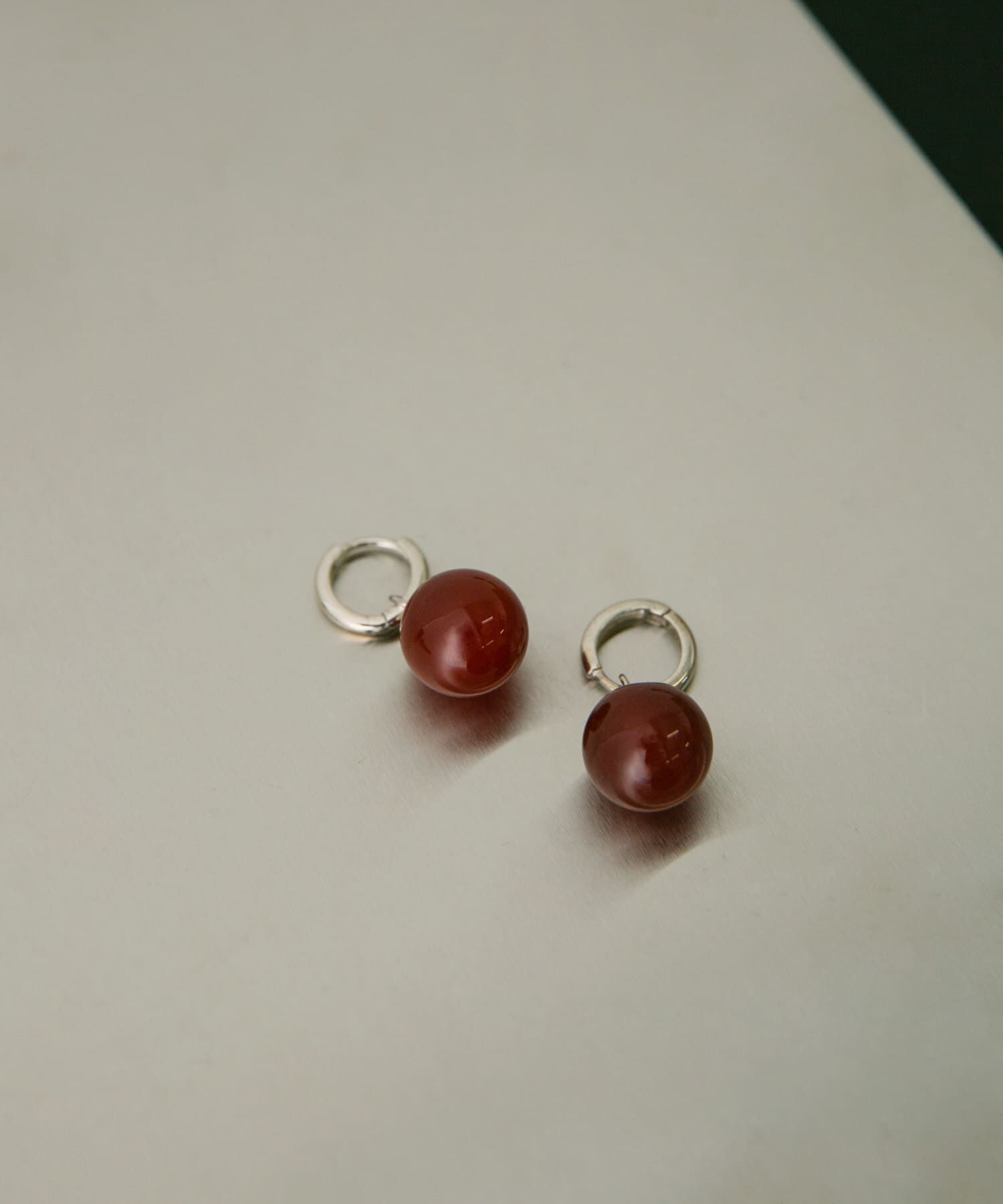 SMELLY「SMELLY so&rsquo;　carnelian sphere pierce」|ピアス|