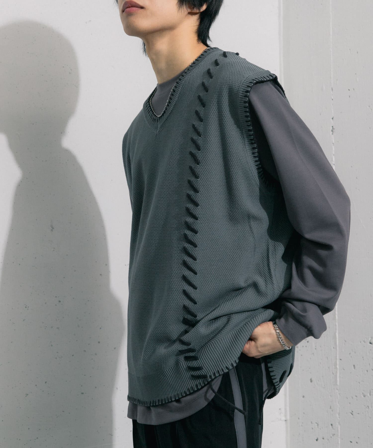 SENSE OF PLACE by URBAN RESEARCH「ブランケットステッチVネックベスト」|ベスト・ジレ|