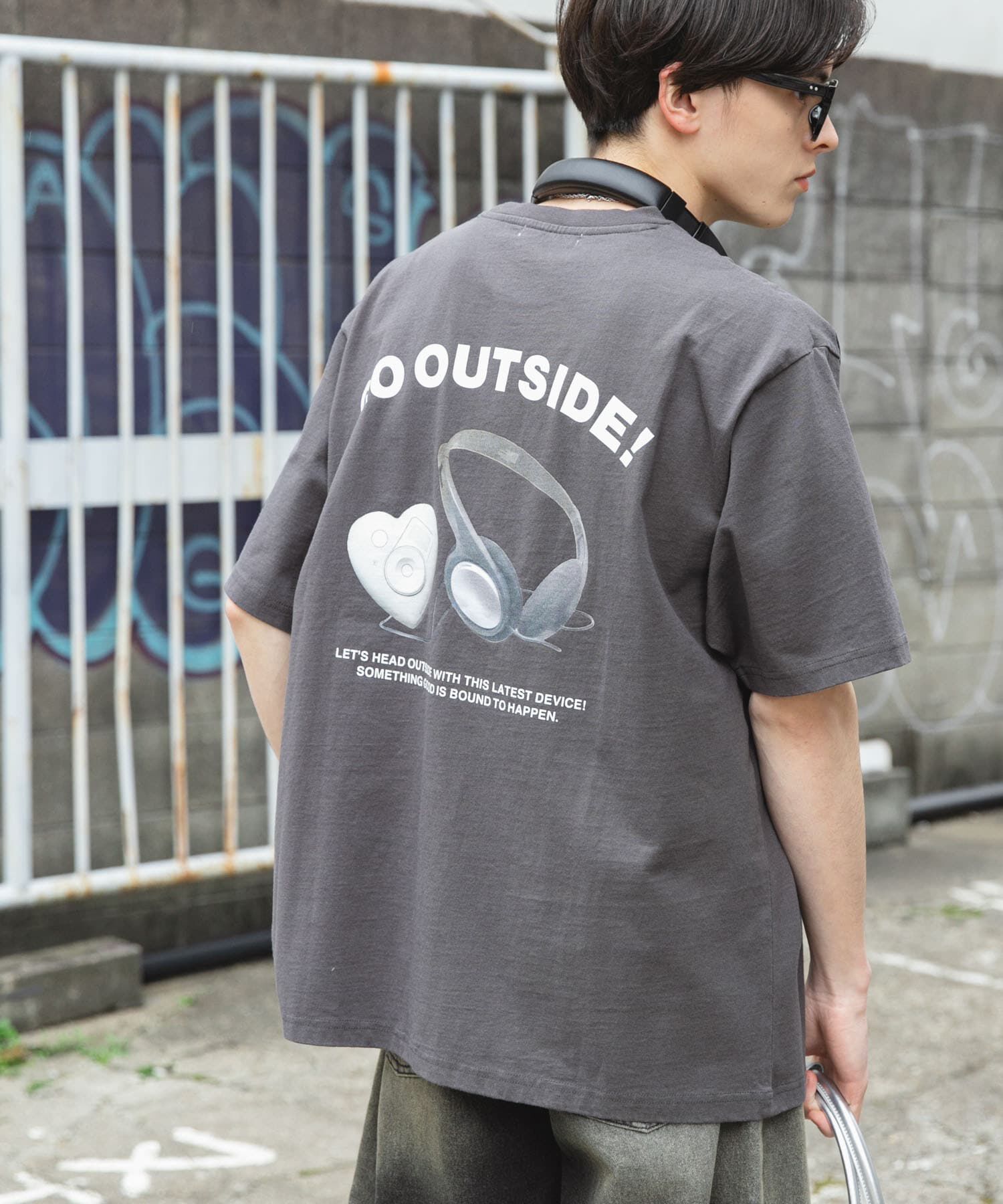 SENSE OF PLACE by URBAN RESEARCH「DEVICE ショートスリーブプリント Tシャツ B」|Tシャツ・カットソー|チャコールグレー