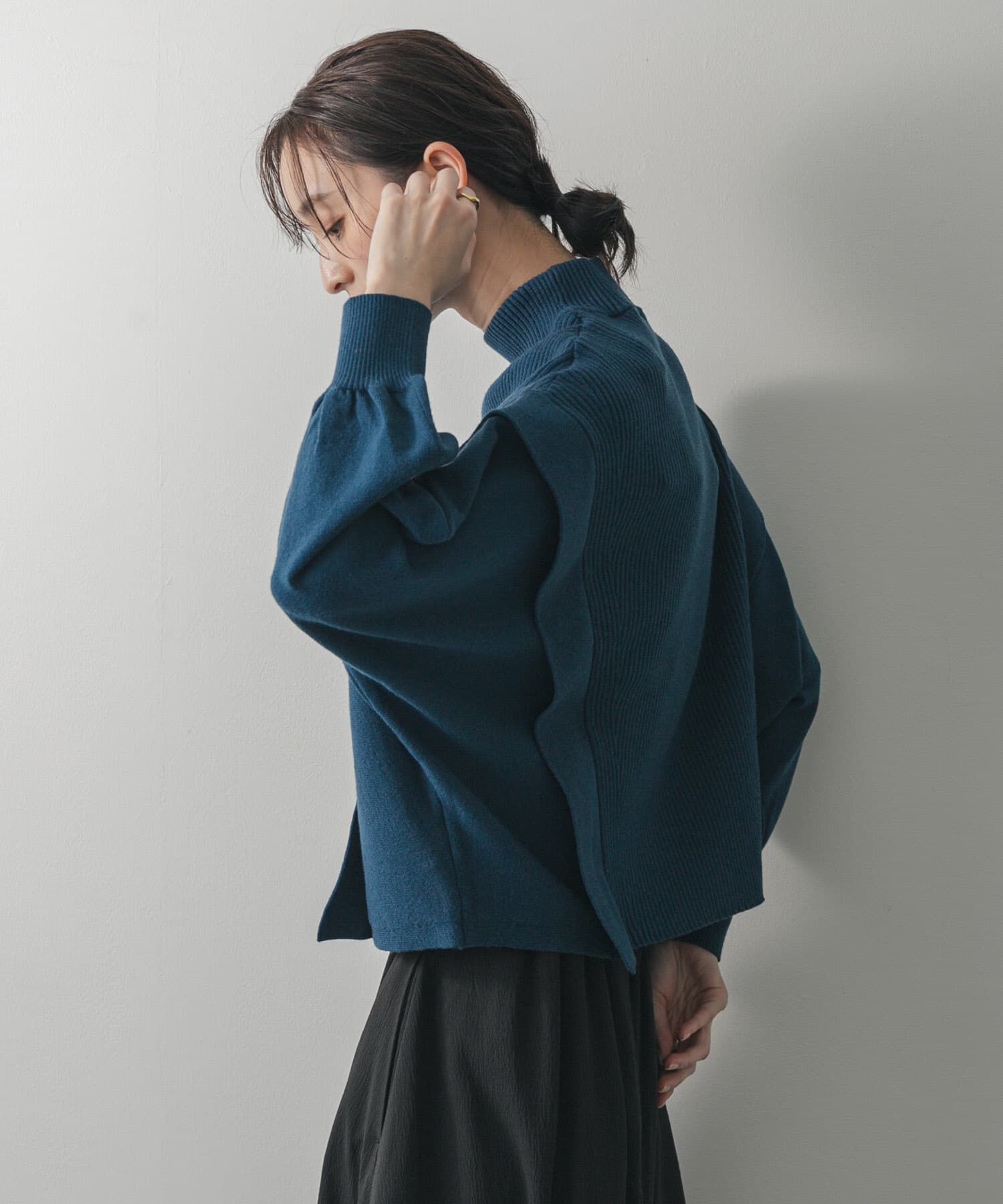 SENSE OF PLACE by URBAN RESEARCH「『一部WEB限定カラー』ストレッチショルダータックセーター」|ニット・セーター|