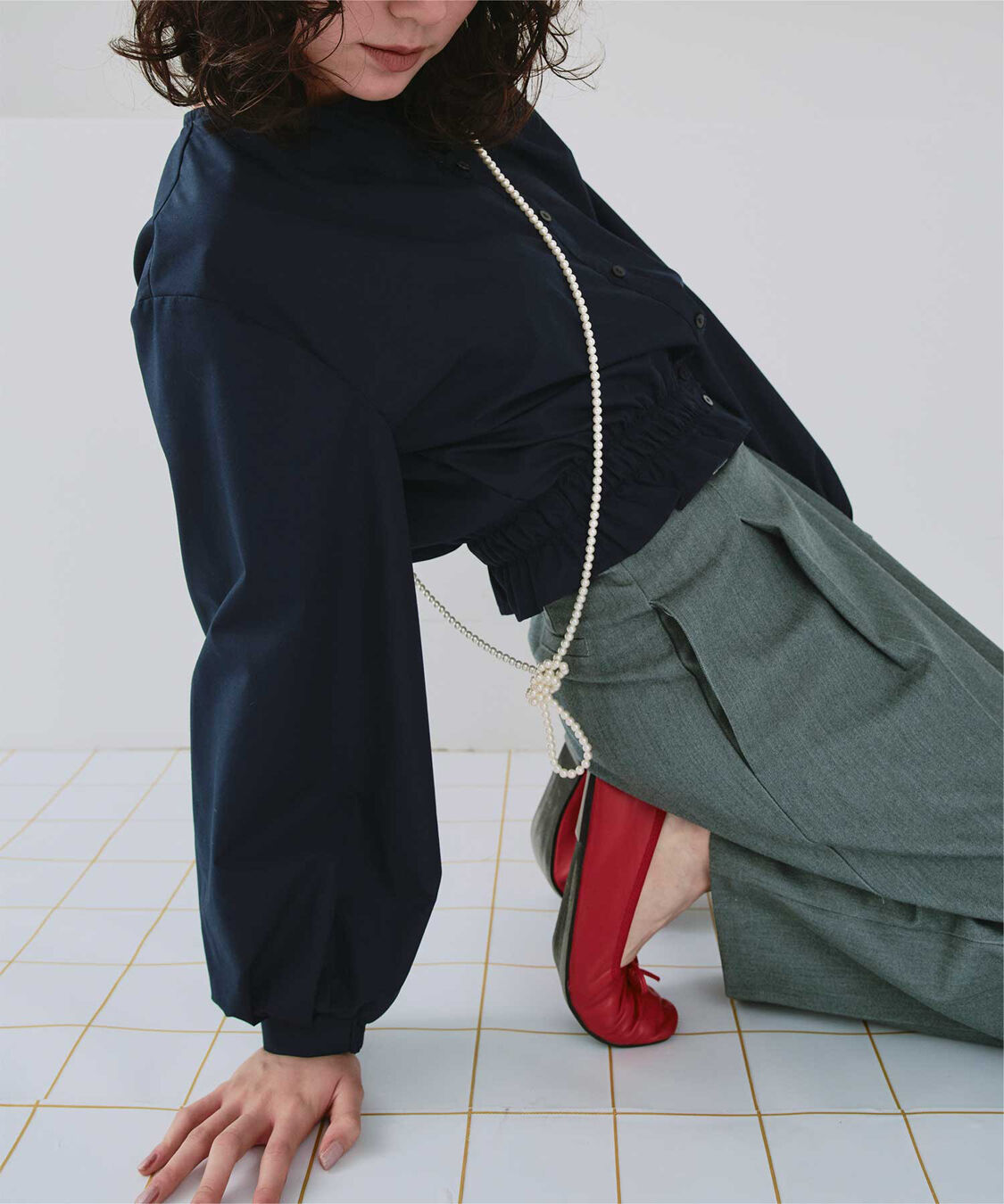 titivate「クルーネック裾シャーリングブラウス」|シャツ・ブラウス|