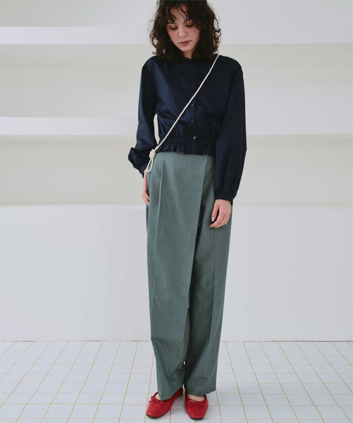 titivate「クルーネック裾シャーリングブラウス」|シャツ・ブラウス|