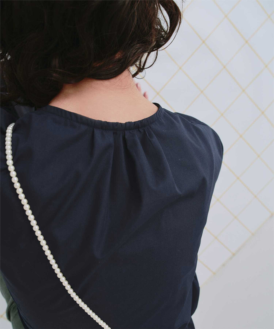 titivate「クルーネック裾シャーリングブラウス」|シャツ・ブラウス|