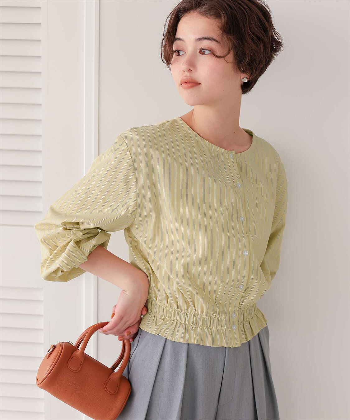 titivate「クルーネック裾シャーリングブラウス」|シャツ・ブラウス|