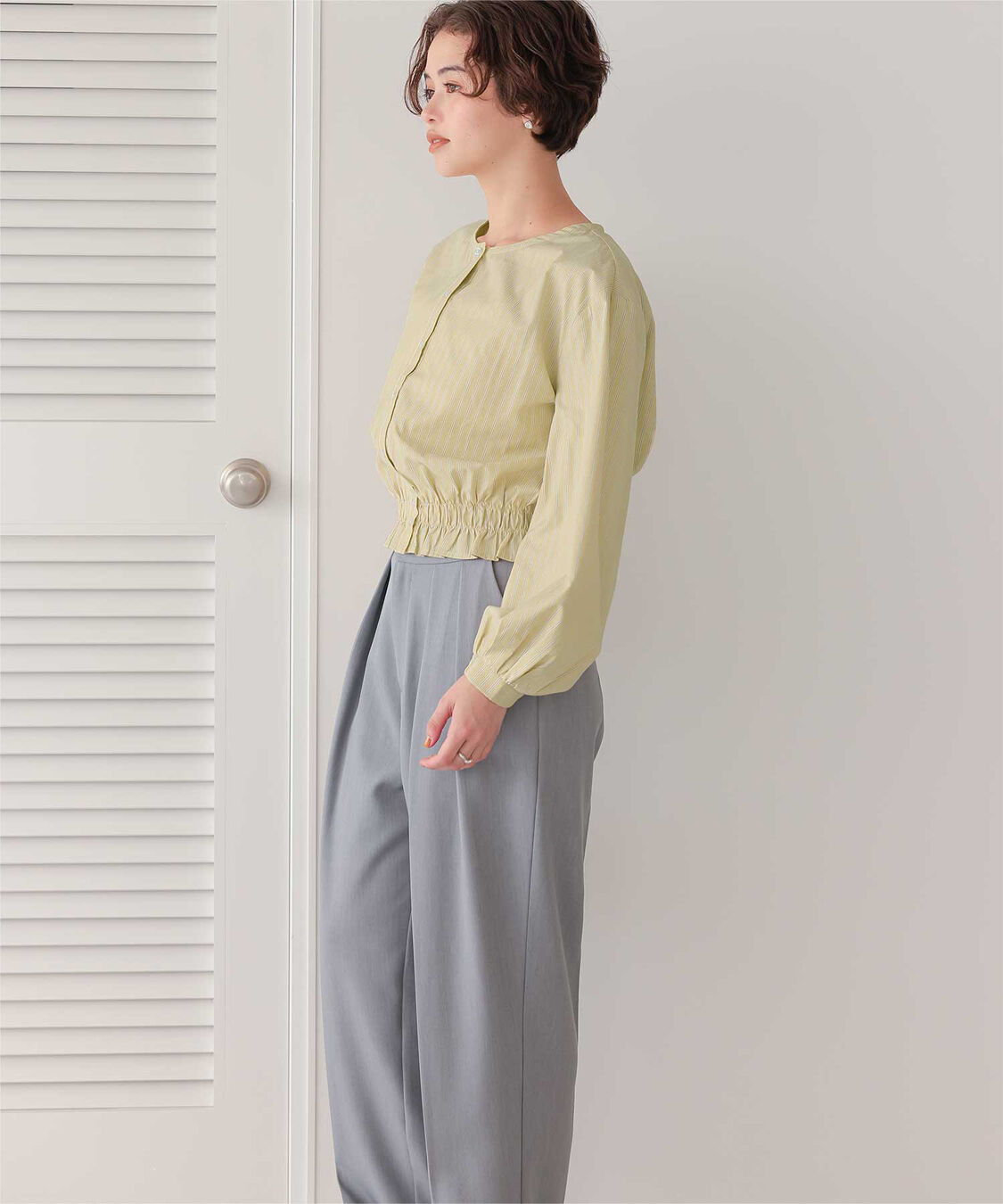titivate「クルーネック裾シャーリングブラウス」|シャツ・ブラウス|