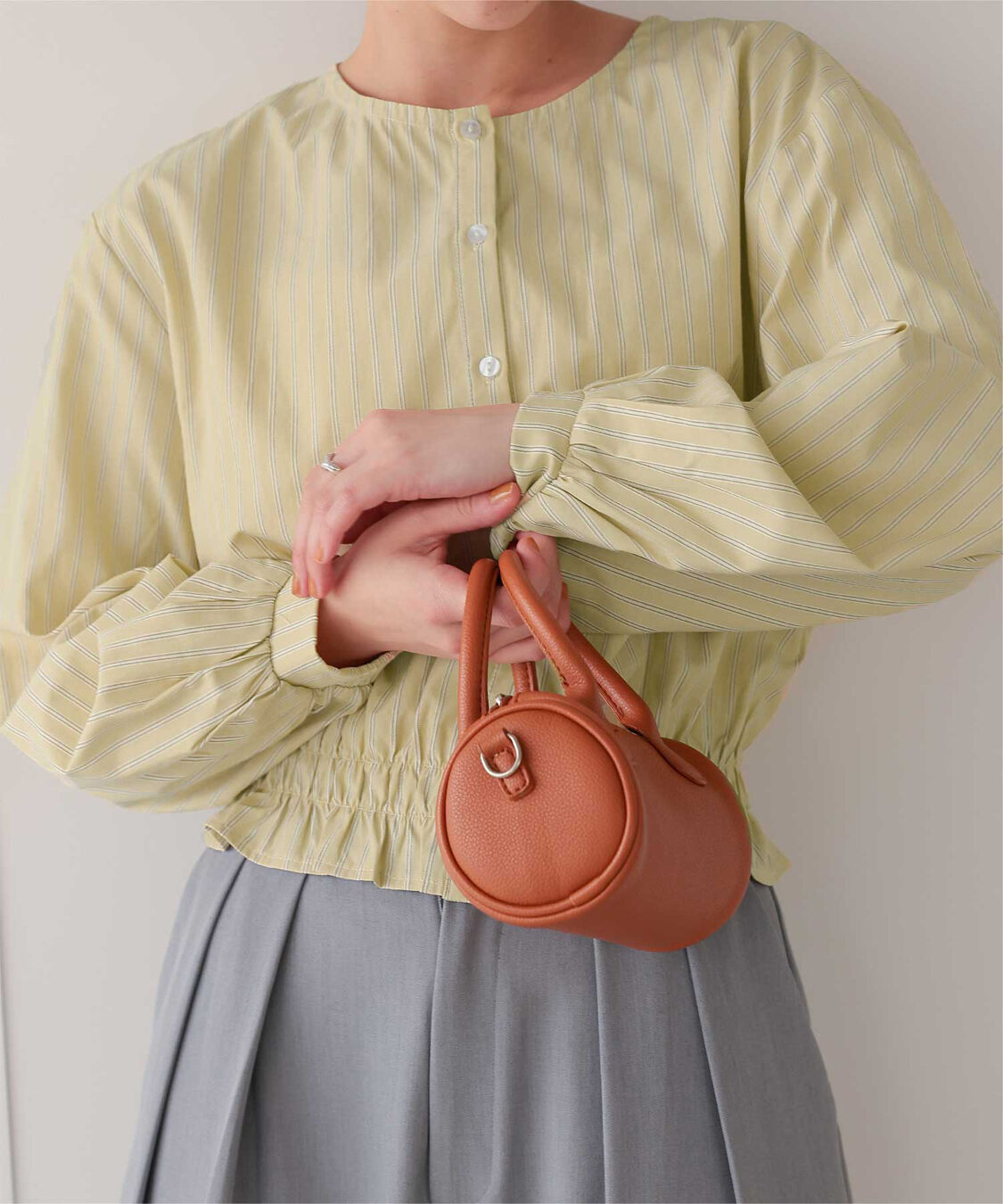 titivate「クルーネック裾シャーリングブラウス」|シャツ・ブラウス|