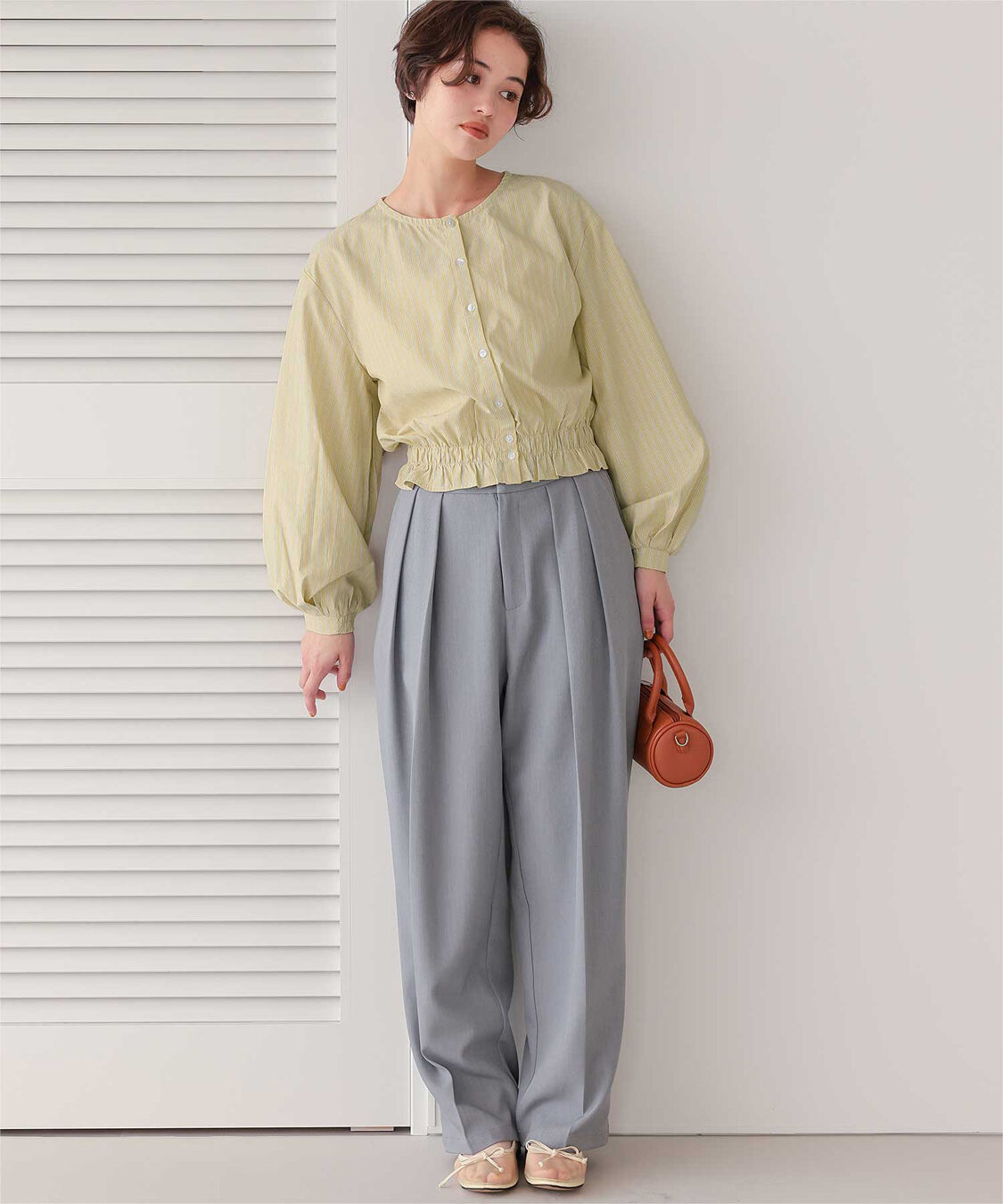 titivate「クルーネック裾シャーリングブラウス」|シャツ・ブラウス|