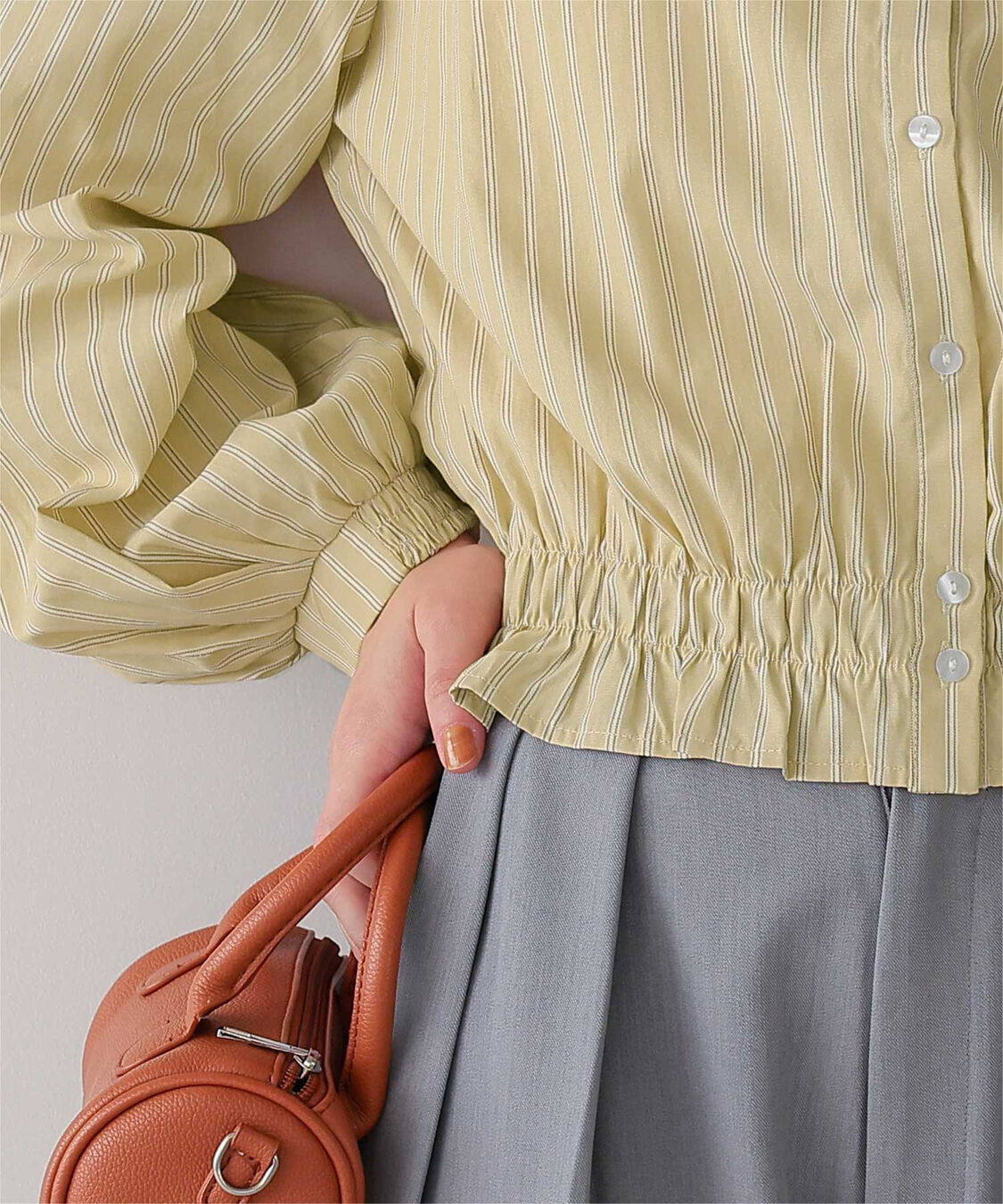 titivate「クルーネック裾シャーリングブラウス」|シャツ・ブラウス|