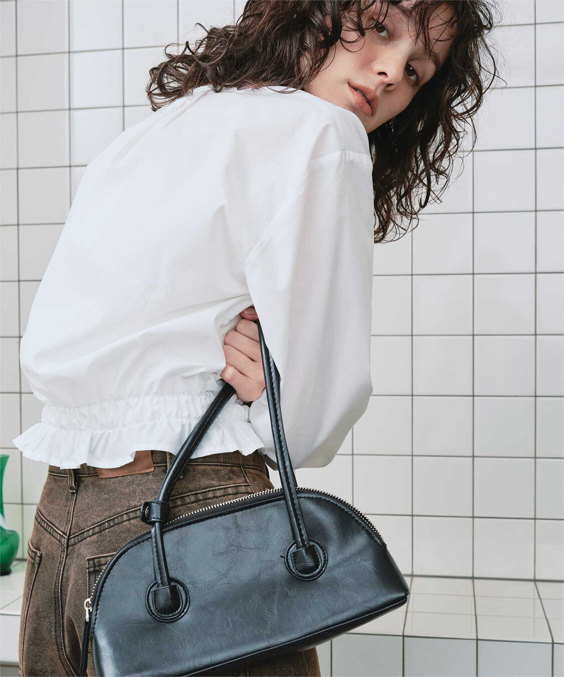 titivate「クルーネック裾シャーリングブラウス」|シャツ・ブラウス|