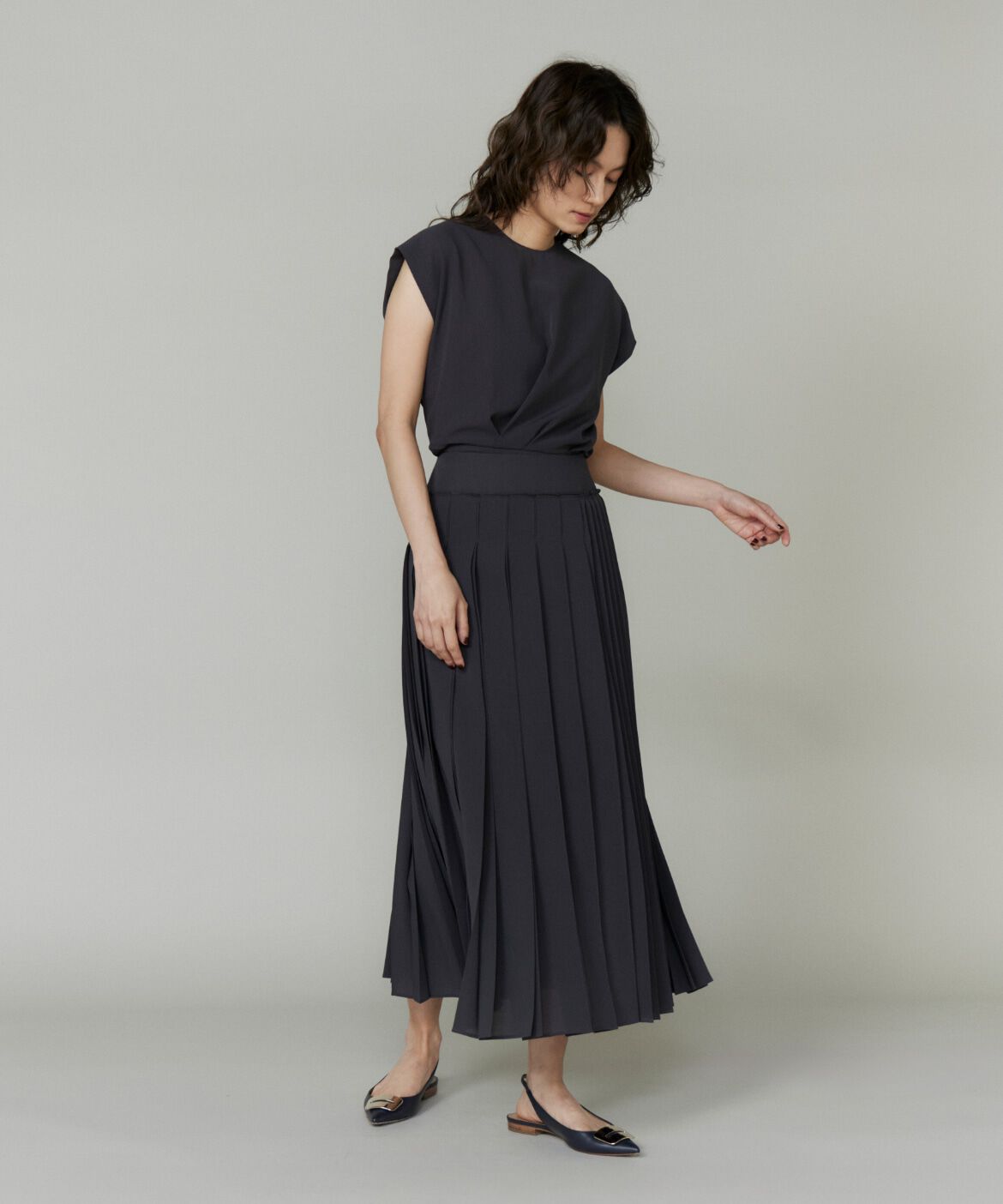 la veille by SUPERIOR CLOSET「《大きいサイズ》アシンメトリーフレンチスリーブブラウス」|シャツ・ブラウス|