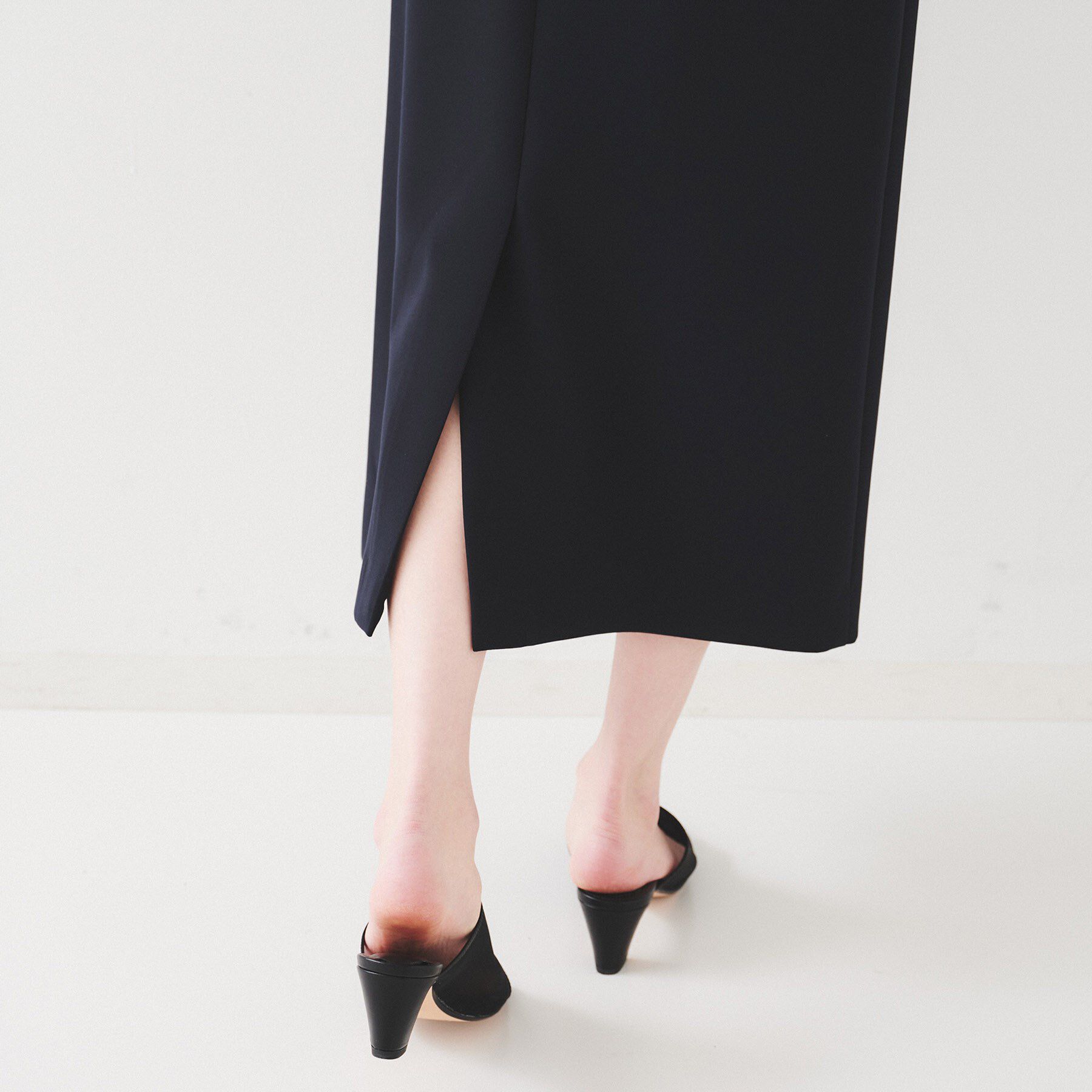 UNTITLED「【後ろウエストゴム/洗える】ストレッチ ナロースカート」|スカート|