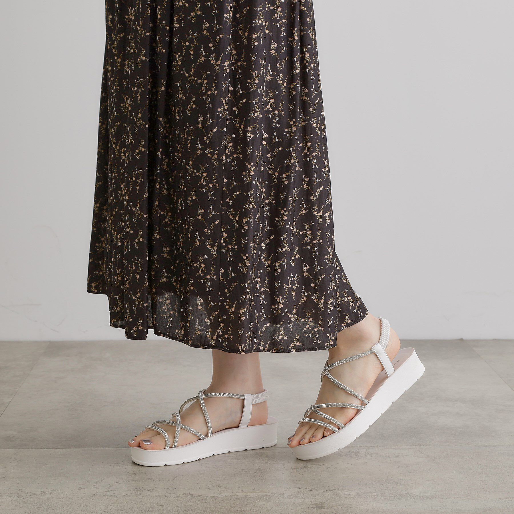 grove「【新色追加・人間工学】ワンタッチラインストーンストラップ厚底サンダル」|サンダル|