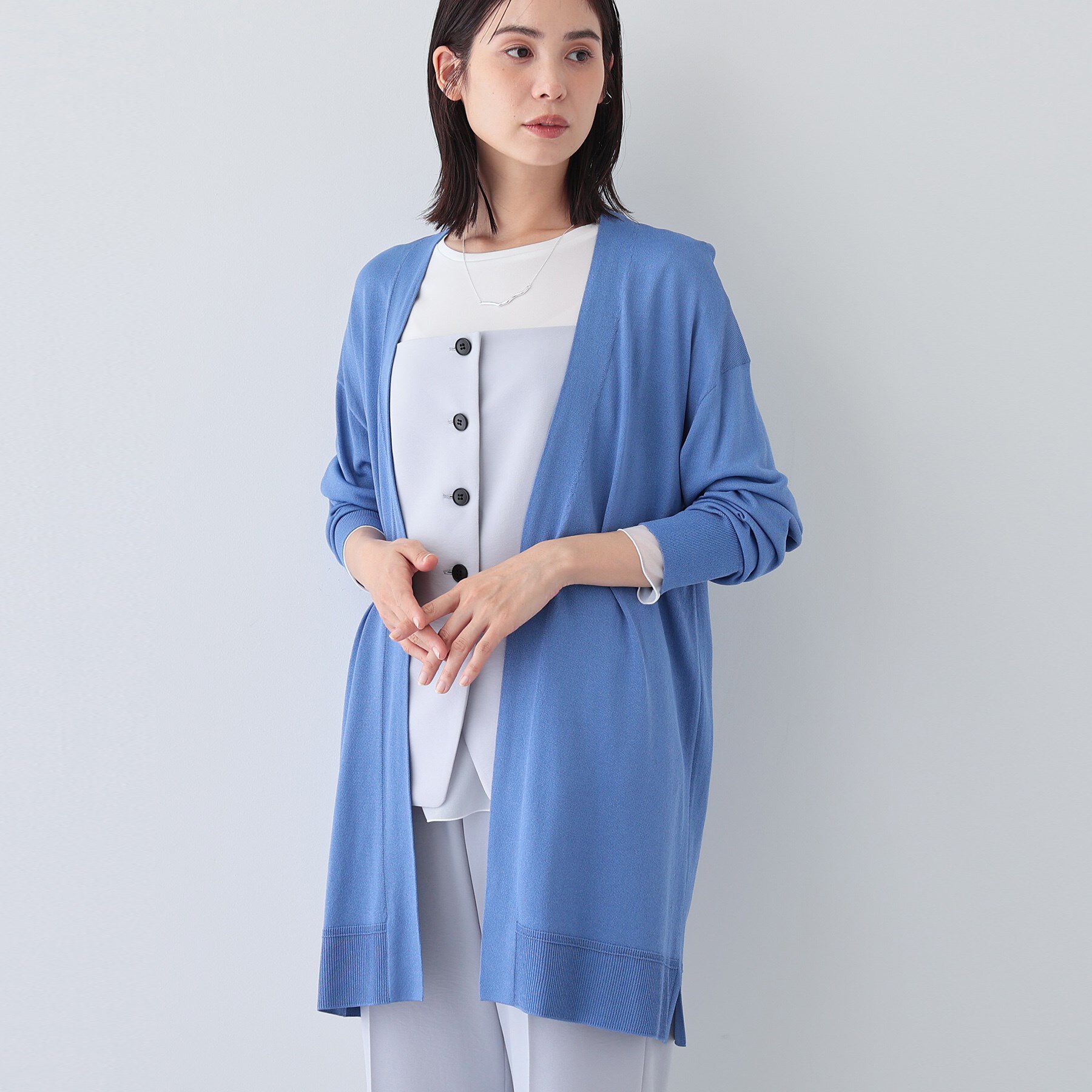 INDIVI「【洗える／肌触り◎】ミニマムデザイン ニットカーディガン」|カーディガン|ブルー(092)