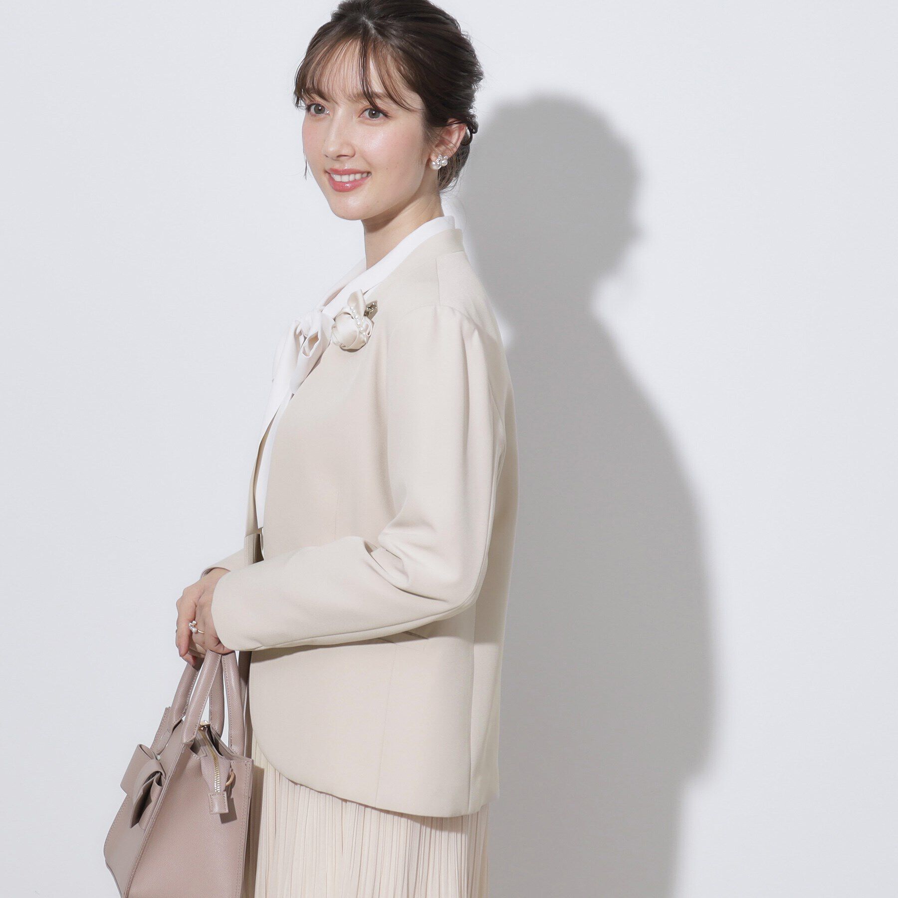 Couture broach「【セレモニーシーン/お仕事にも】ダブルクロスカラーレスジャケット」|ノーカラージャケット|