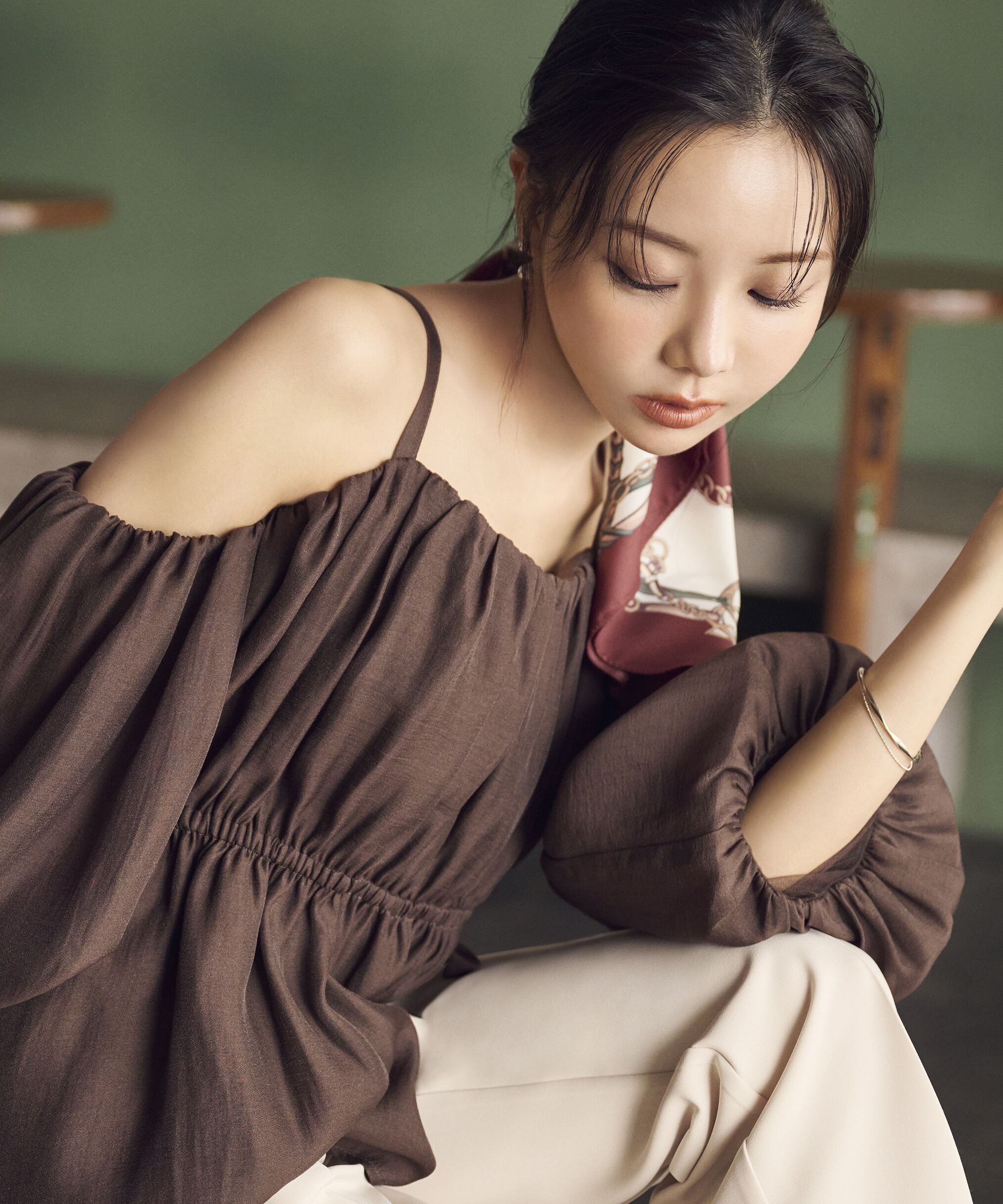 PROPORTION BODY DRESSING「シャーリングオフショルブラウス」|シャツ・ブラウス|ブラウン