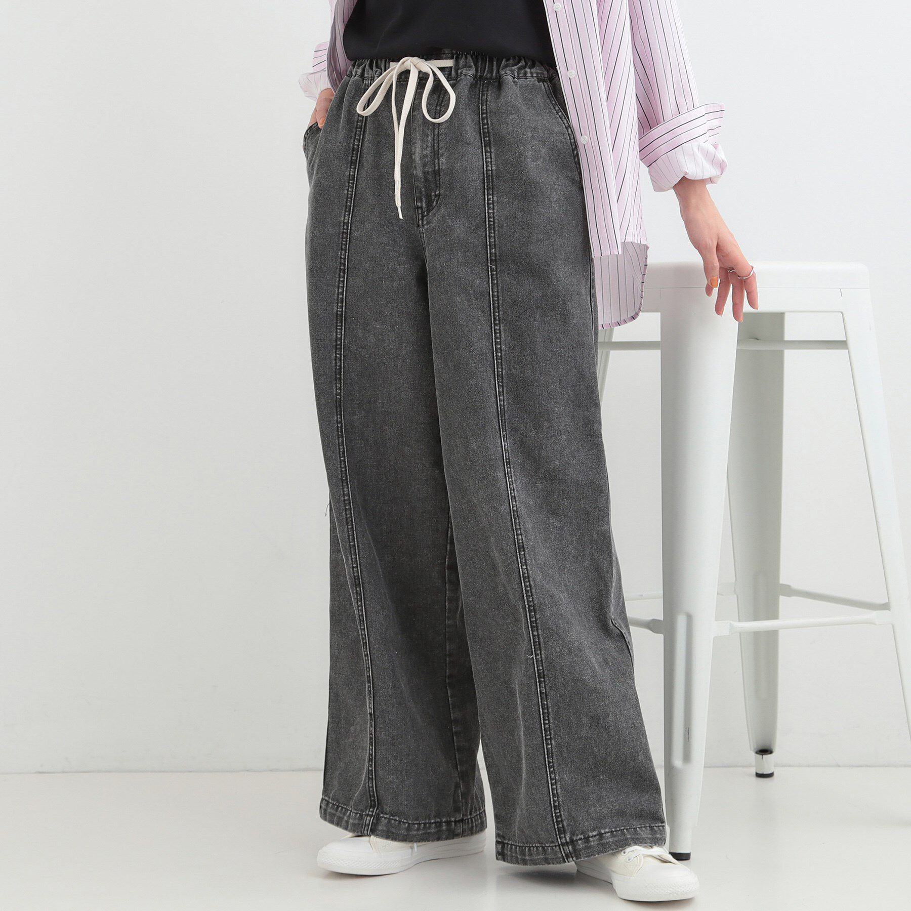 SHOO･LA･RUE「【S-LL】抜け感あるスタイルに ケミカルデニム イージーワイドパンツ」|デニム|ブラック(019)