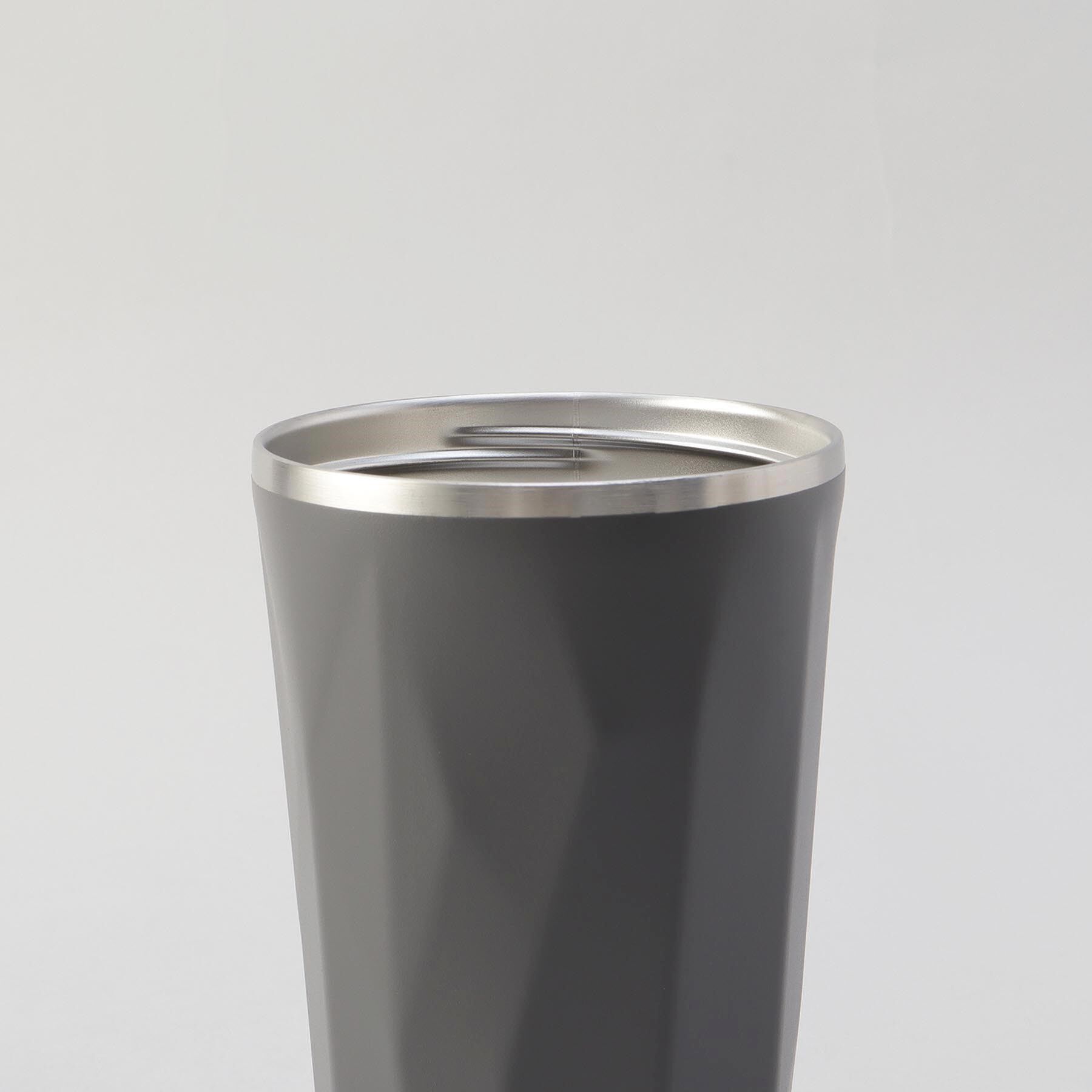 212 KITCHEN STORE「ストロー付2wayタンブラー570ml チャコール」|食器・キッチングッズ|