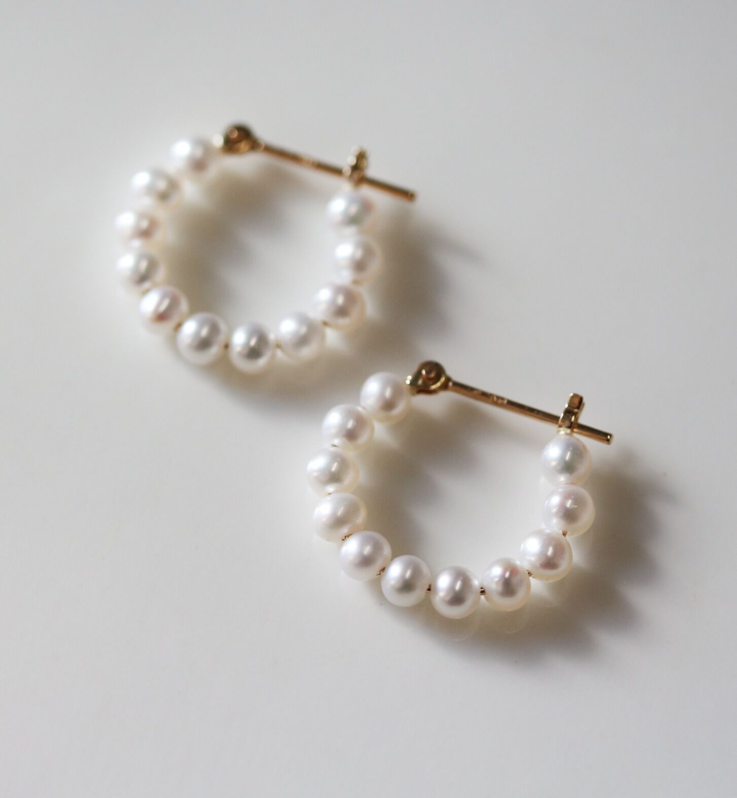  「パール スナップ フープ ピアス| K10YG 〈Ally〉」|ピアス|