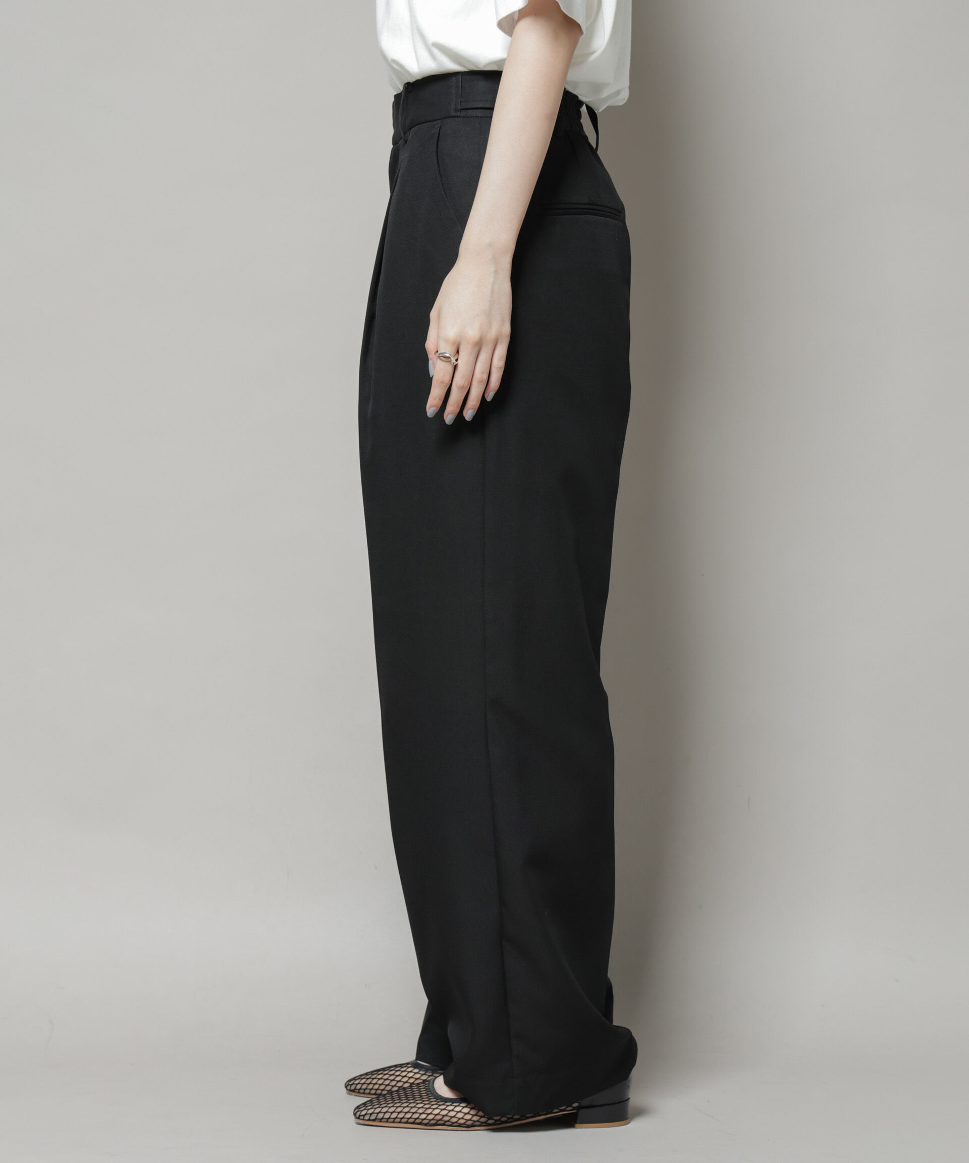 nano･universe「サイドタブセンタープレスセミワイドパンツ」|チノ|