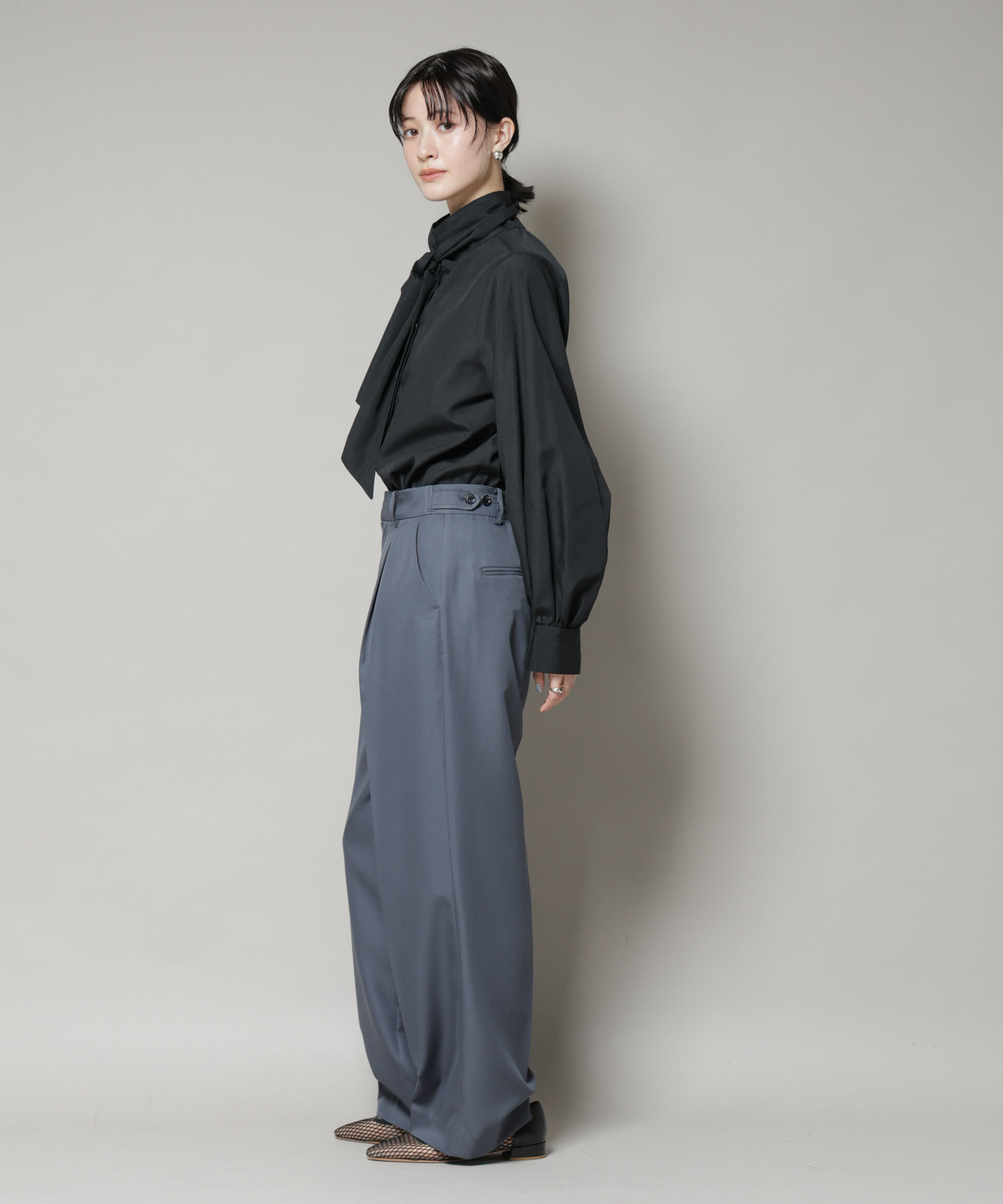 nano･universe「サイドタブセンタープレスセミワイドパンツ」|チノ|