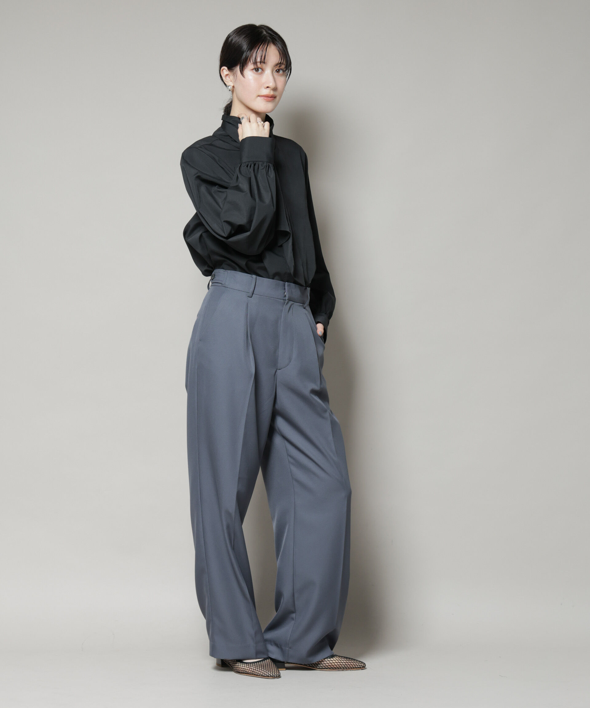 nano･universe「サイドタブセンタープレスセミワイドパンツ」|チノ|