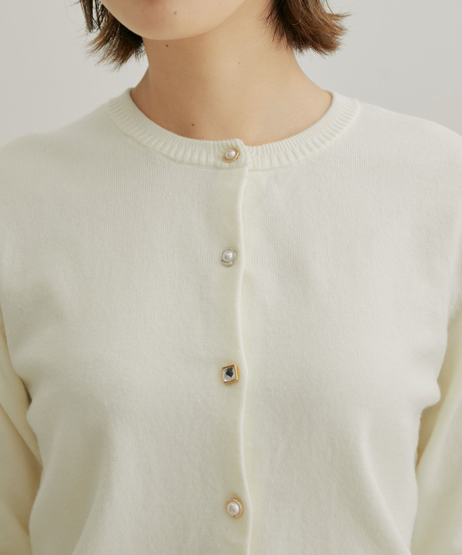 VIS「【洗える・吸湿発熱・静電防止】色々釦クルーネックカーディガン【ECO THERMO WALKER(R)】」|カーディガン|