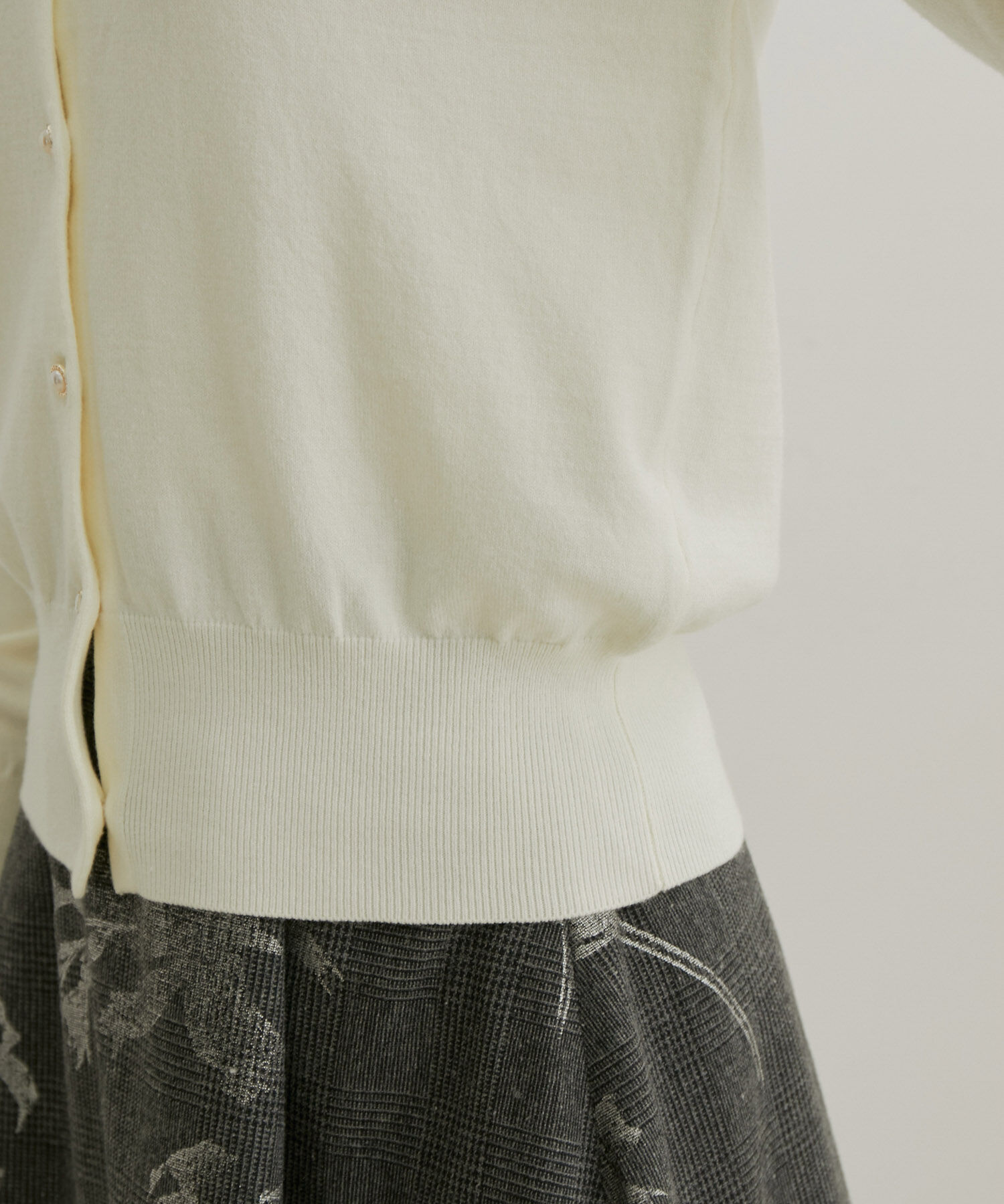 VIS「【洗える・吸湿発熱・静電防止】色々釦クルーネックカーディガン【ECO THERMO WALKER(R)】」|カーディガン|