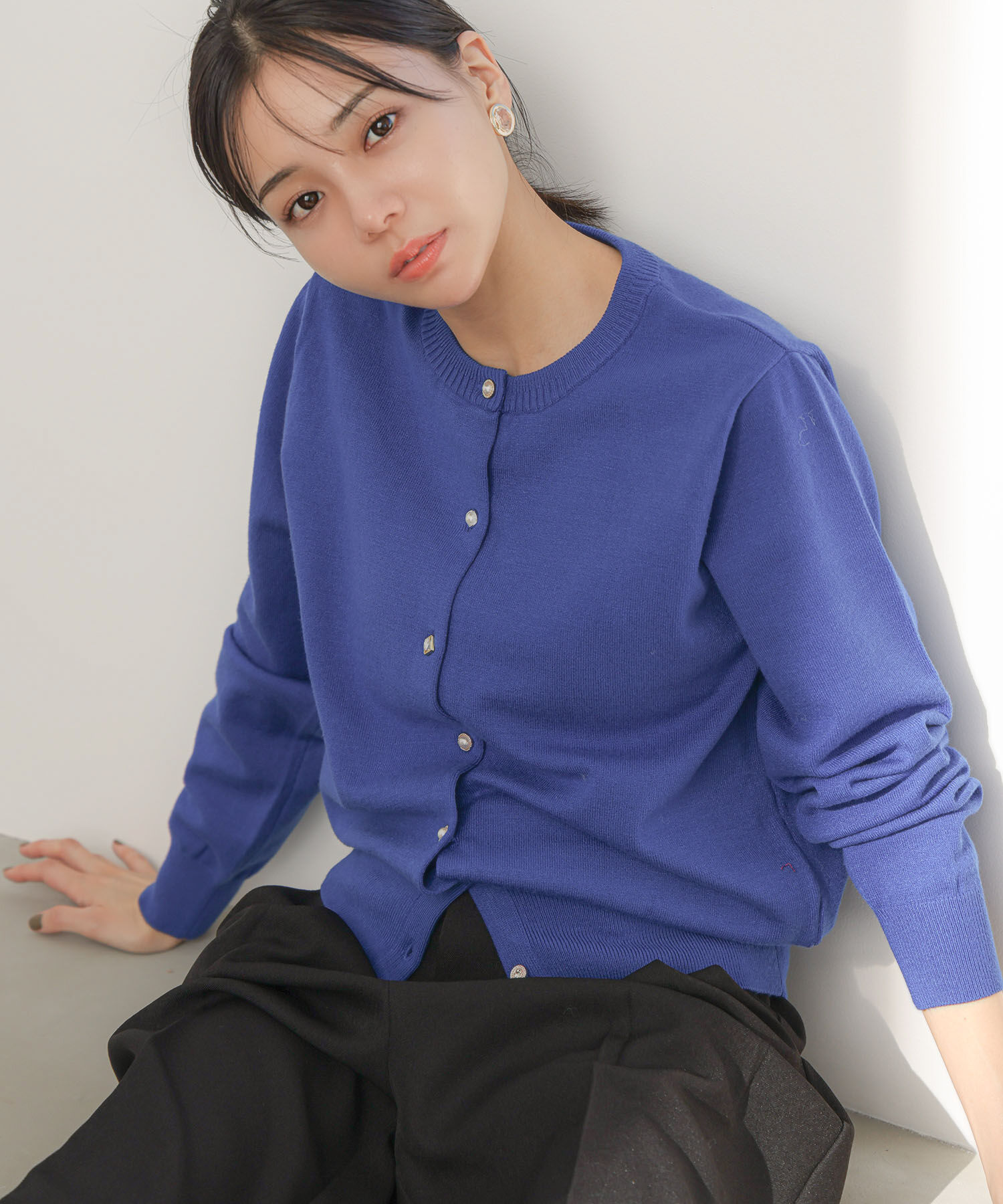 VIS「【洗える・吸湿発熱・静電防止】色々釦クルーネックカーディガン【ECO THERMO WALKER(R)】」|カーディガン|