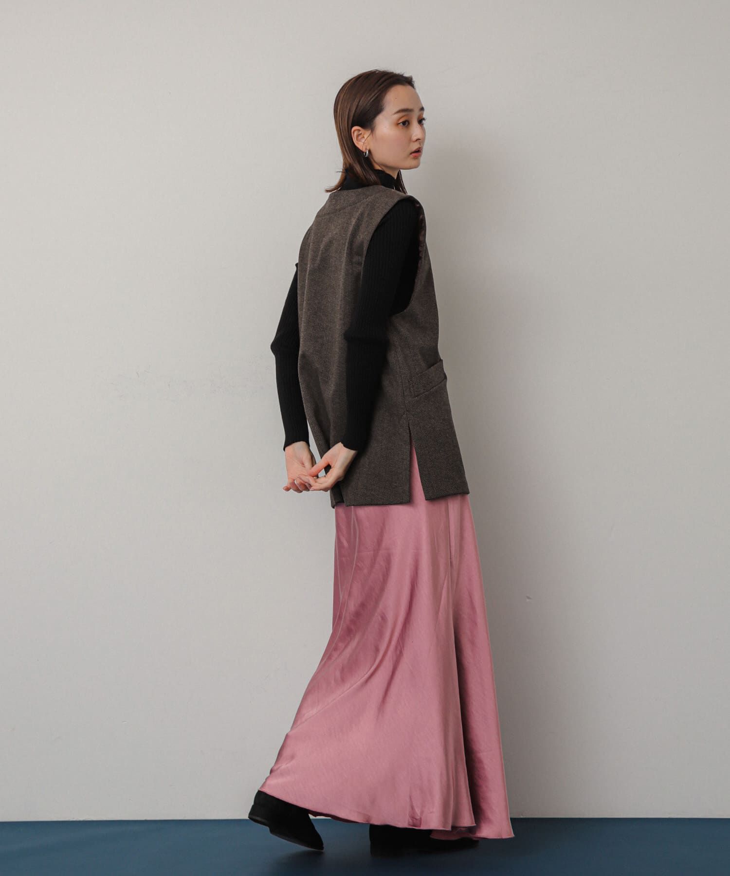 SENSE OF PLACE by URBAN RESEARCH「『WEB/一部店舗限定サイズ』ナローサテンスカート」|スカート|