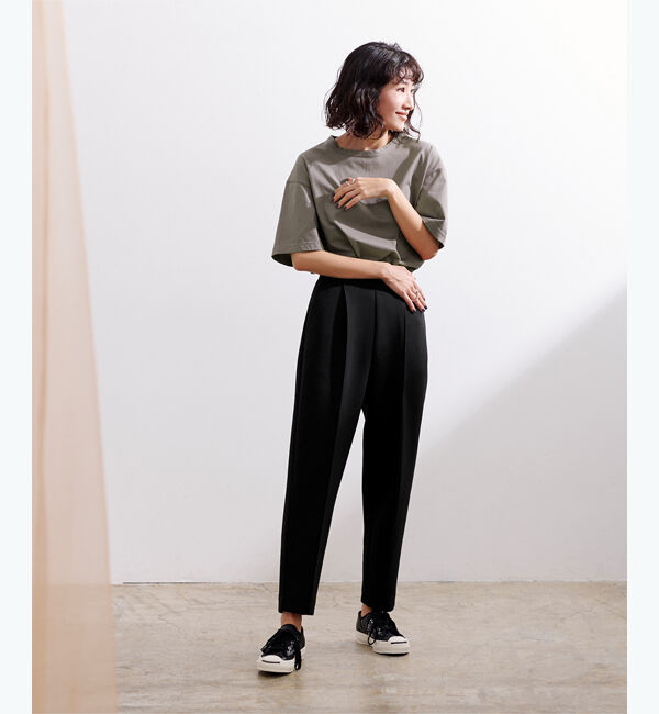 ur's「【井川沙耶香さんコラボアイテム】ダンボールコクーンパンツ」|スラックス|