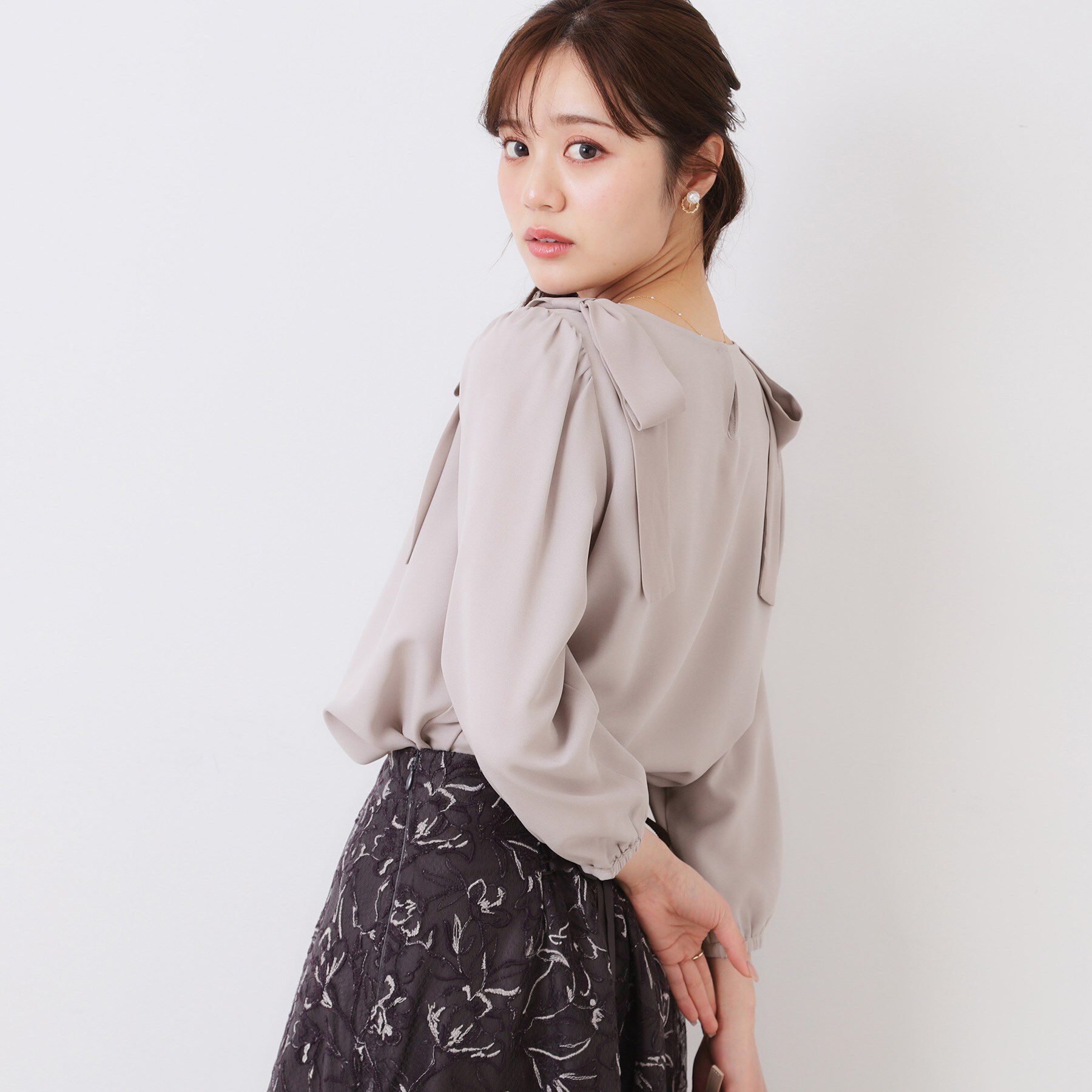 Couture broach「【フェミニン・通勤】肩リボンシフォンブラウス」|シャツ・ブラウス|