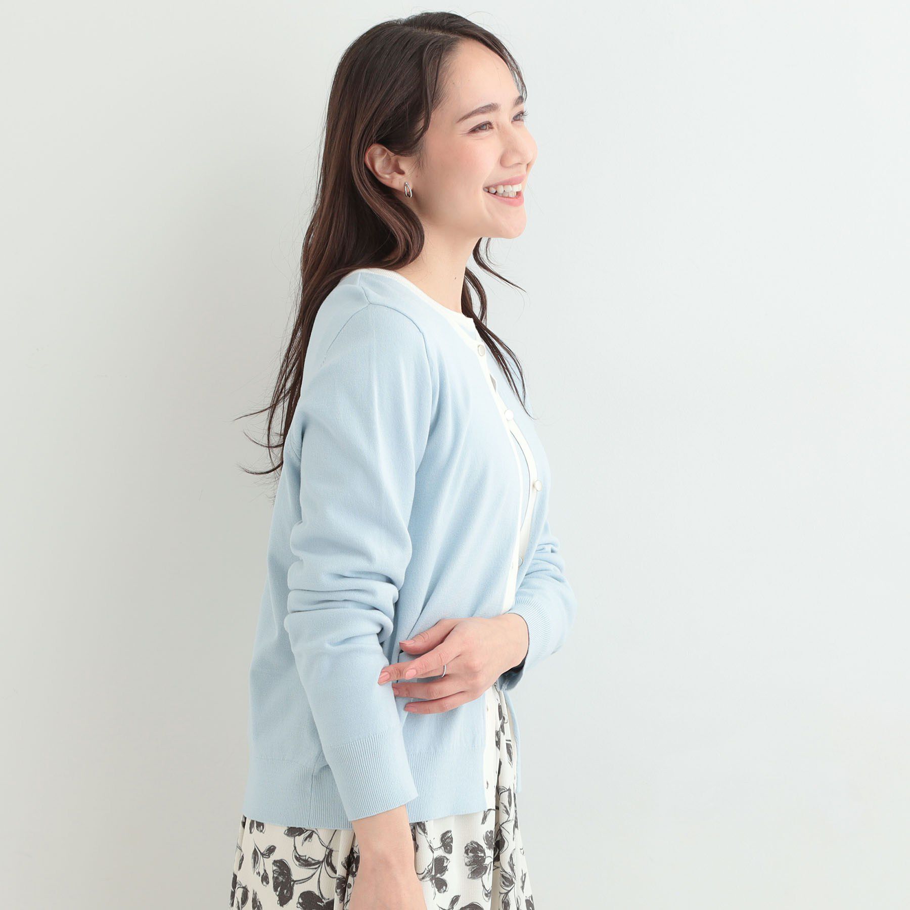 SHOO･LA･RUE「【洗濯機可/S-LL/アンサンブル可】パールボタンが上品　配色カーディガン」|カーディガン|