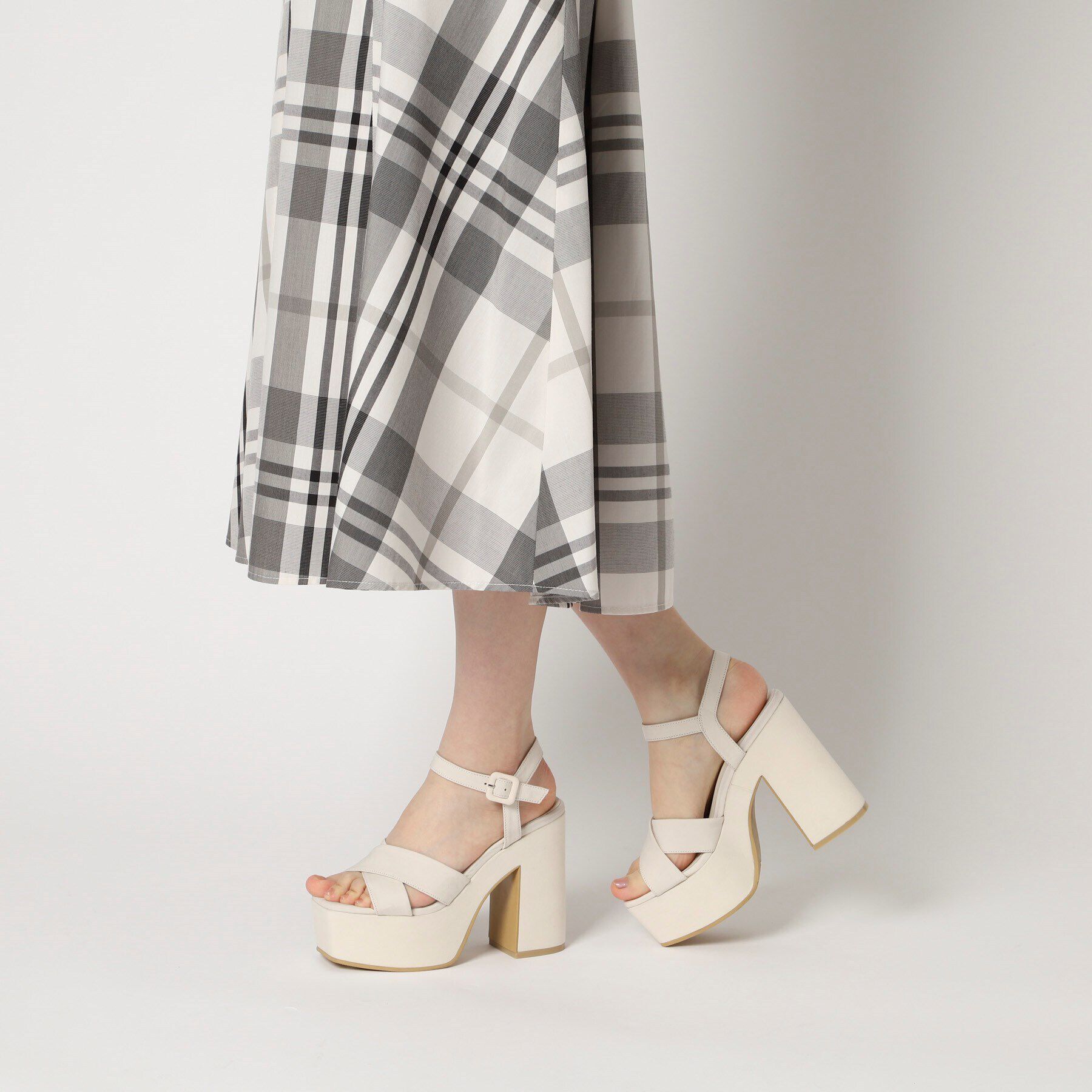 ESPERANZA「◆【ラク盛り／サンダル】リピーター続出／脚長美脚　ラク盛り厚底サンダル　24年Ver」|サンダル|