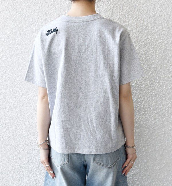 SHIPS any「【SHIPS any別注】Collegiate Pacific:〈洗濯機可能〉V ガゼット プリント & 刺繍 Tシャツ」|Tシャツ・カットソー|