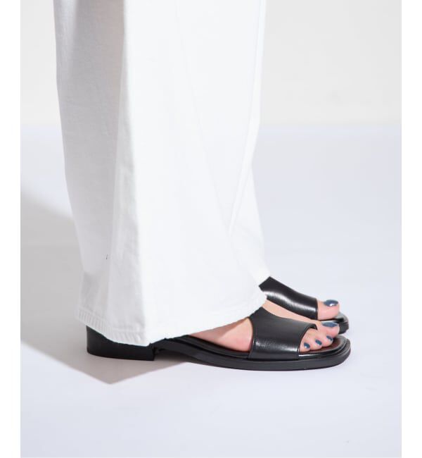 GRISE「《予約》GRISEレザーアシンメトリートングサンダル」|サンダル|