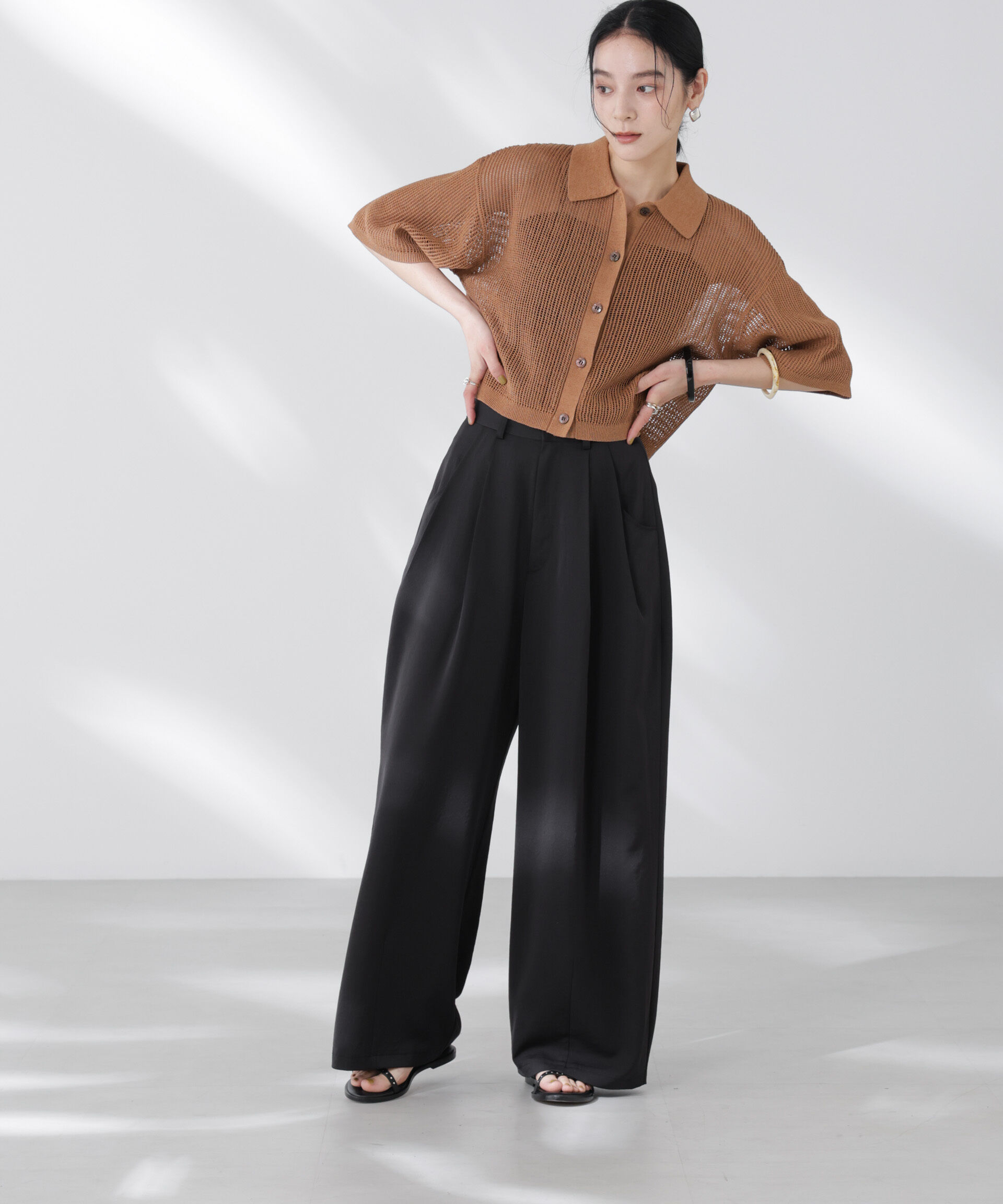 nano･universe「ダルサテンカーブタックパンツ」|チノ|