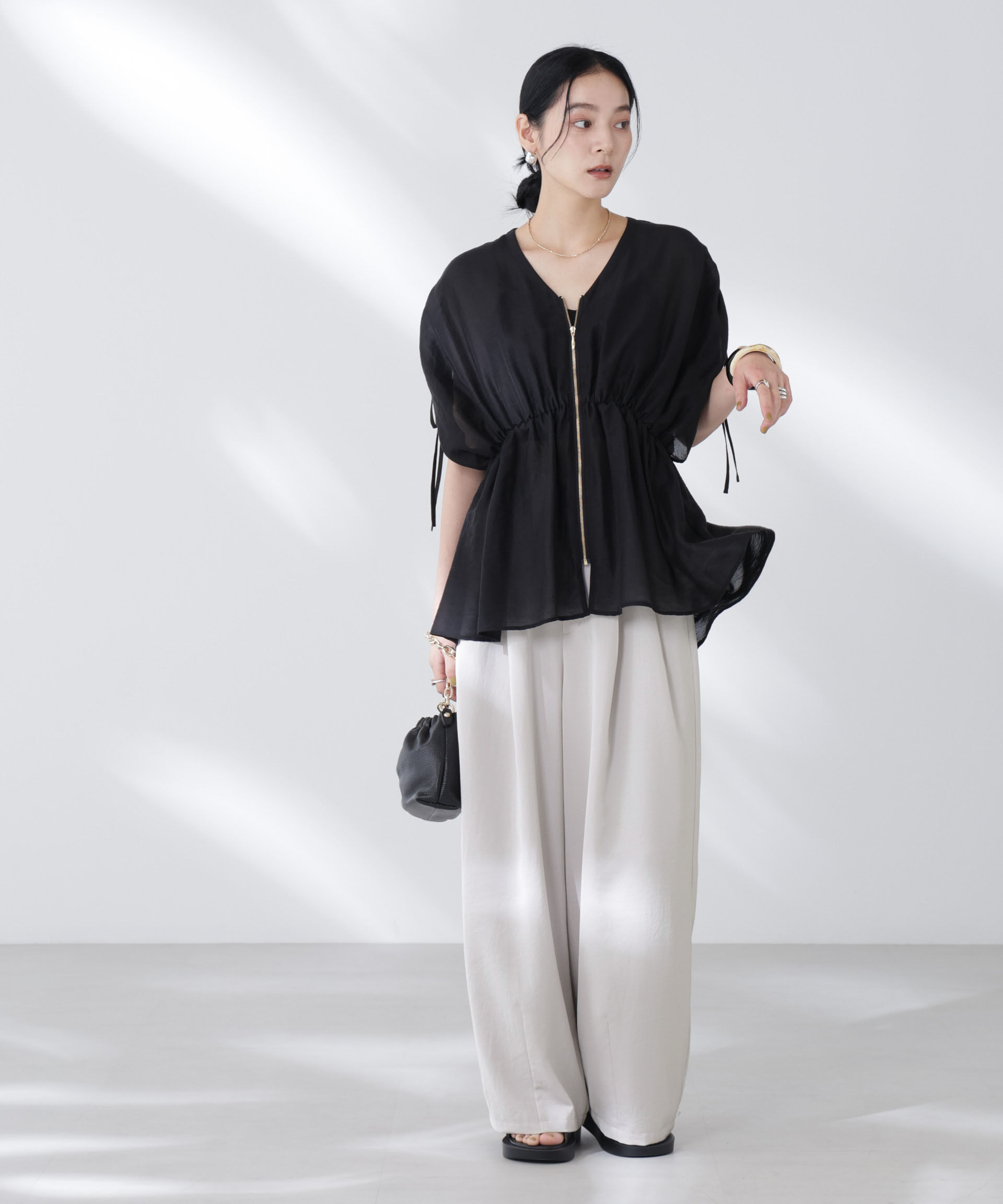 nano･universe「ダルサテンカーブタックパンツ」|チノ|