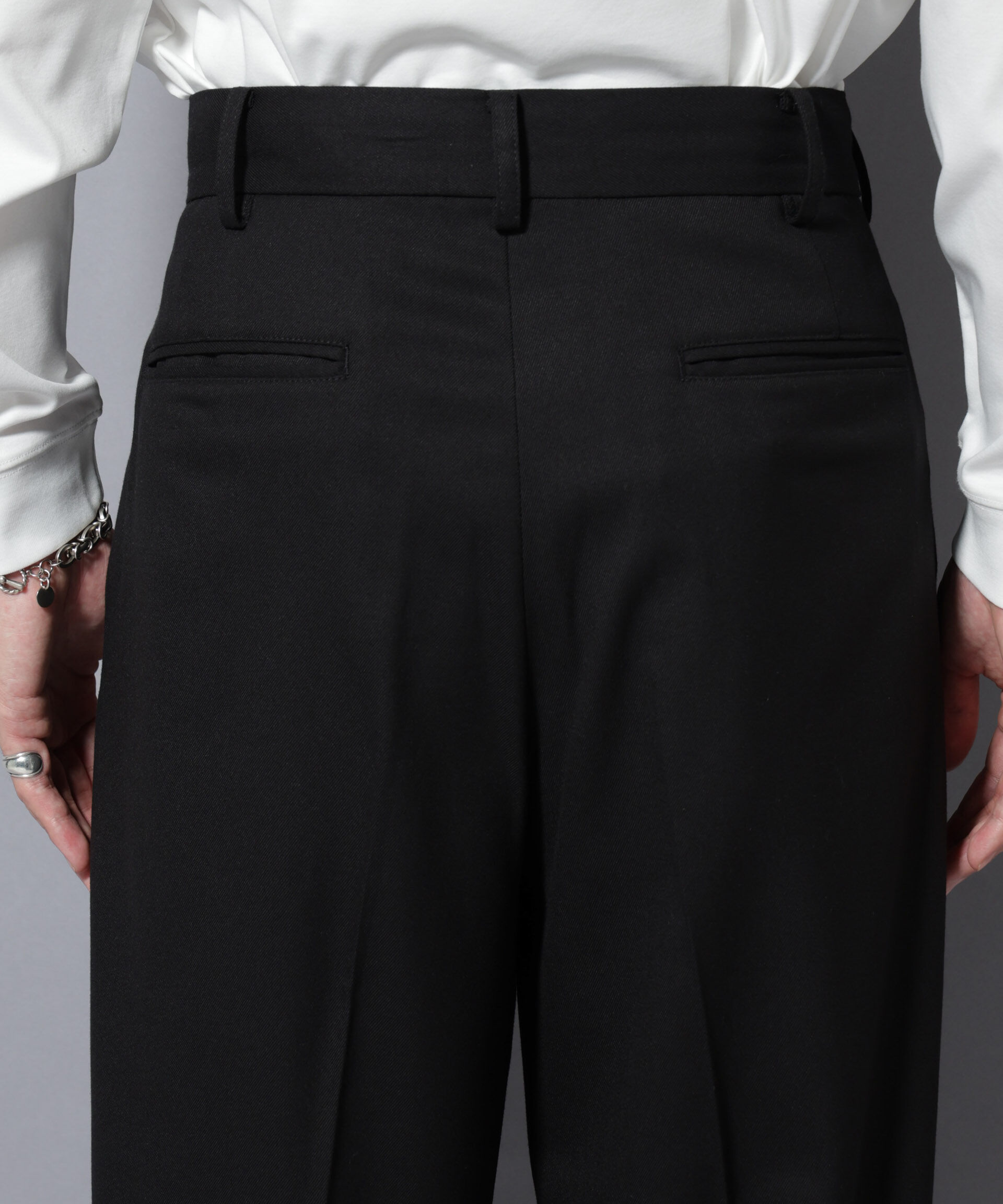 nano･universe「微起毛ワイド2タックテーパードパンツ」|チノ|