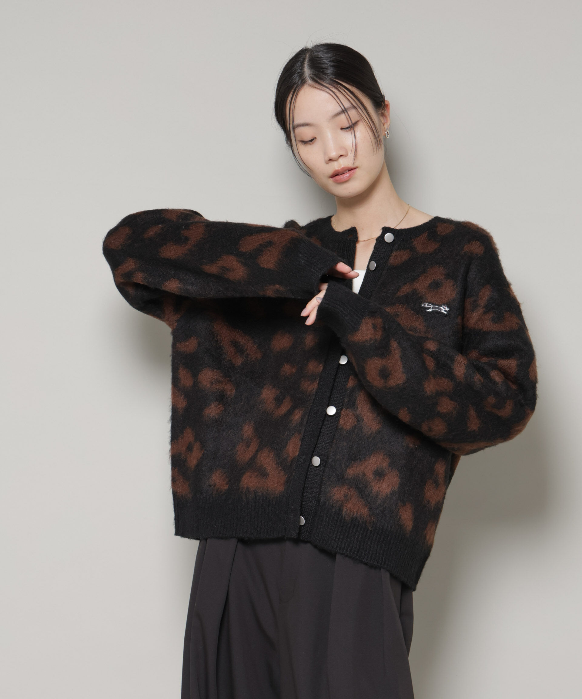 nano･universe「PENNEYS別注TheFOXレオパードクルーカーディガン」|ニット・セーター|ブラック
