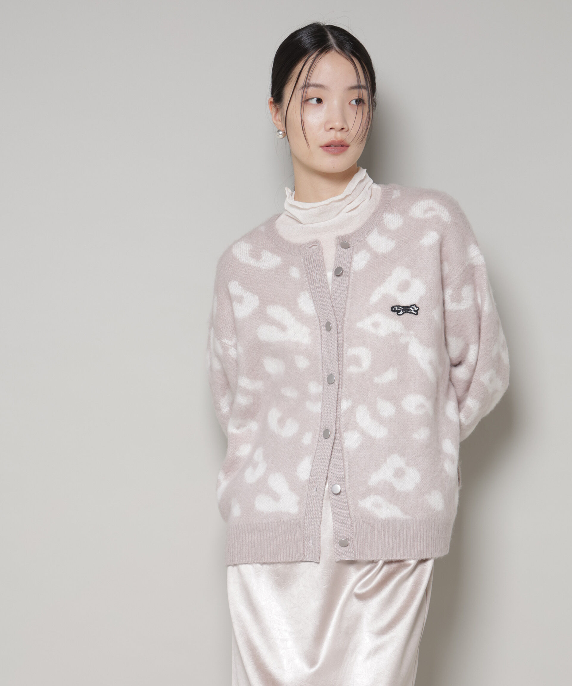 nano･universe「PENNEYS別注TheFOXレオパードクルーカーディガン」|ニット・セーター|L.グレー1