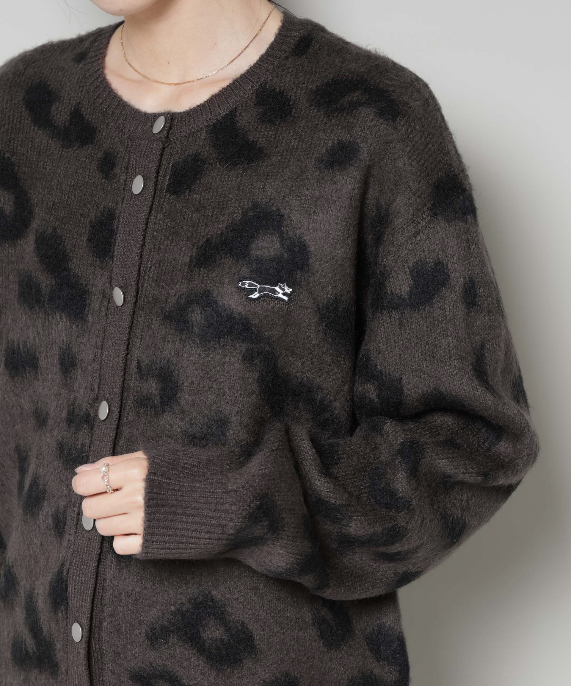 nano･universe「PENNEYS別注TheFOXレオパードクルーカーディガン」|ニット・セーター|