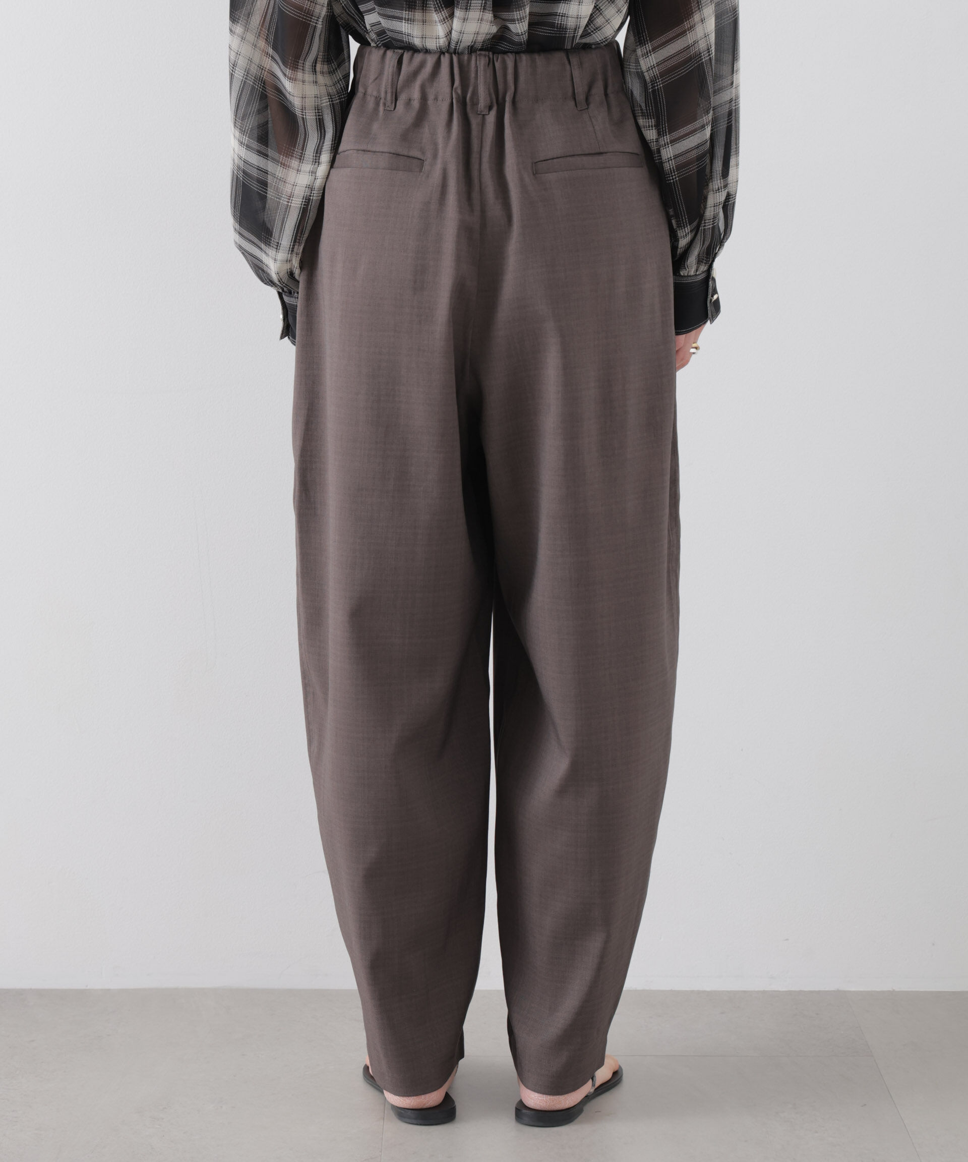 nano･universe「カーブシルエットイージーパンツ(セットアップ可)」|チノ|