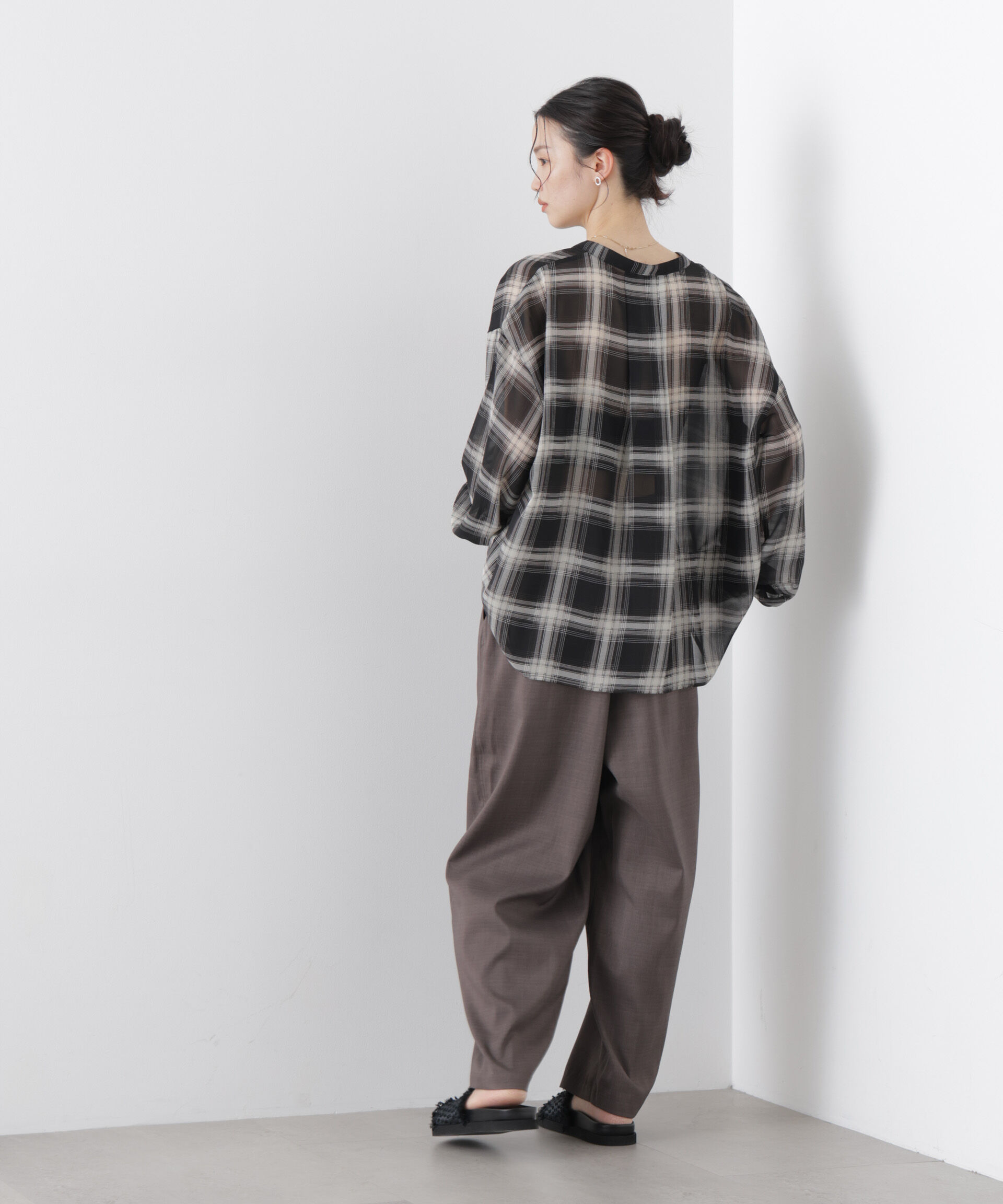 nano･universe「カーブシルエットイージーパンツ(セットアップ可)」|チノ|