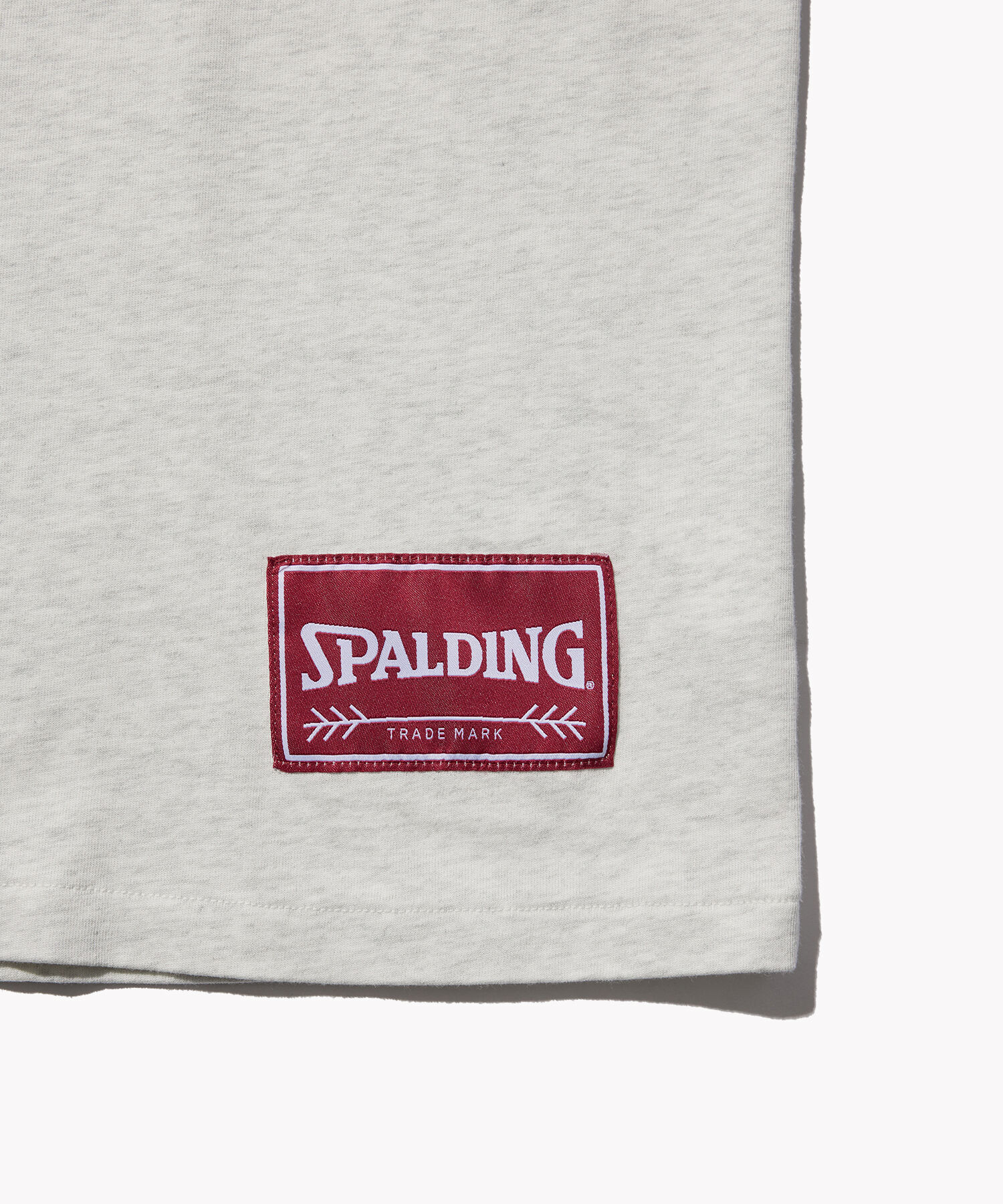 ADAM ET ROPE'「《別注》【SPALDING/スポルディング】COLLEGE BASKETBALL CLUB LIKE DESIGN TEE / UNISEX」|Tシャツ・カットソー|