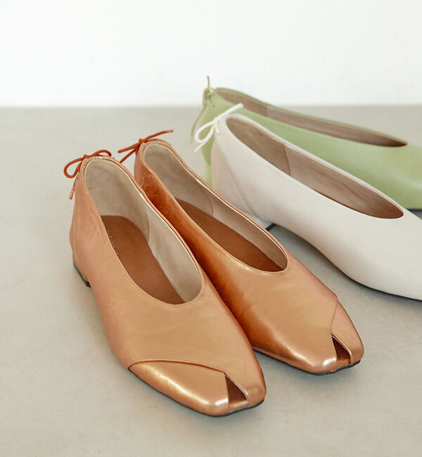 AU BANNISTER「ピープトゥリボンソフトシューズ」|パンプス|
