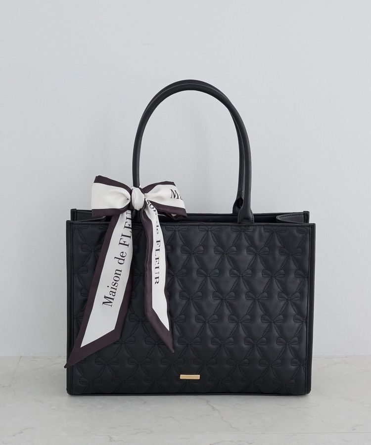 Maison de FLEUR「スカーフ付き2ルームリボンキルティングトート」|ハンドバッグ|ブラック