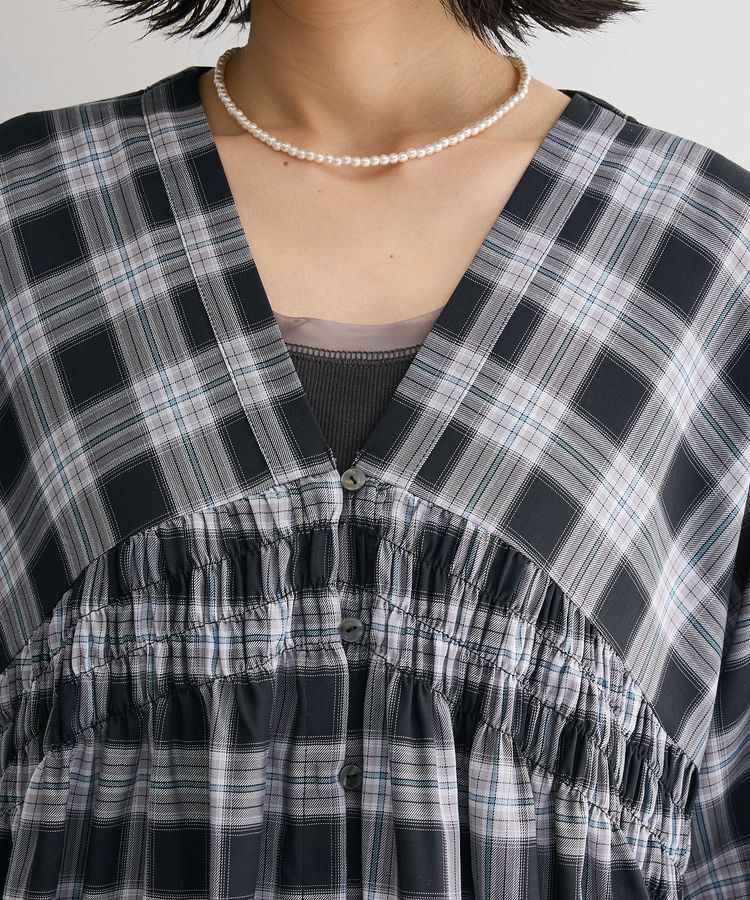 Green Parks「【しゃれシャツ】イージーケアVネックチェックブラウス」|シャツ・ブラウス|