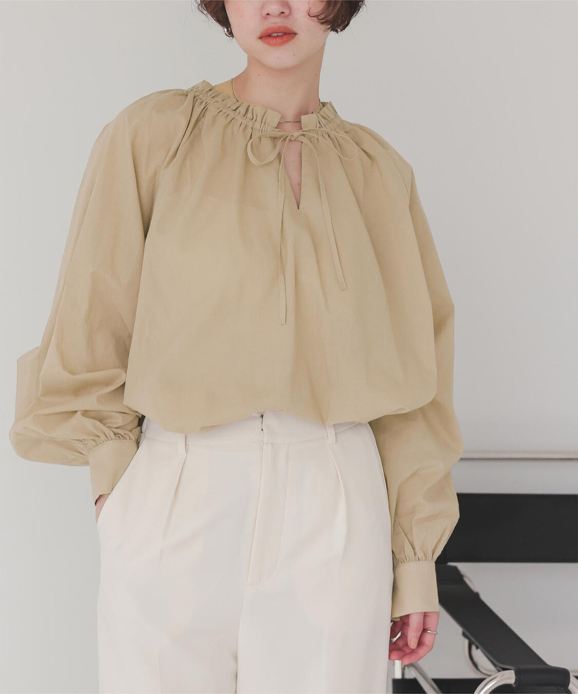 titivate「リボン付きAラインギャザーブラウス」|シャツ・ブラウス|ライトベージュ