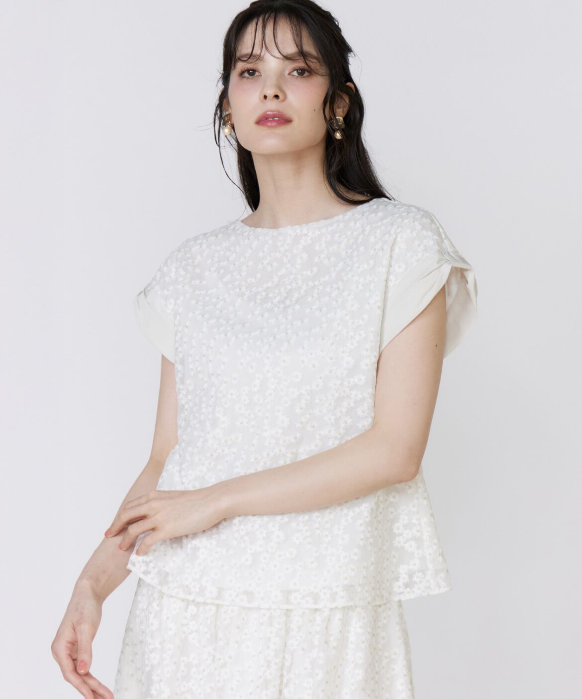 Maglie le cassetto「《大きいサイズ》フラワー刺繍ブラウス」|シャツ・ブラウス|オフホワイト1