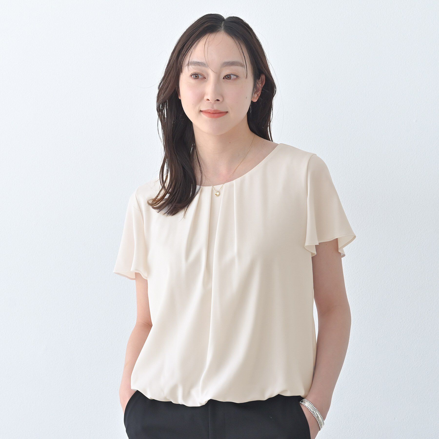 UNTITLED「パウダリータックブラウス」|シャツ・ブラウス|